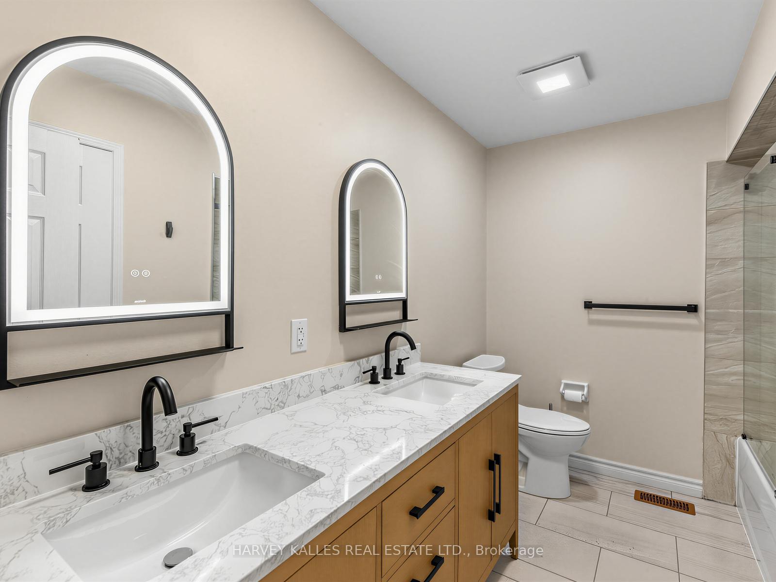 Photo 22 of 40 Blackthorn Drive, Vaughan, Maple — HOMEH