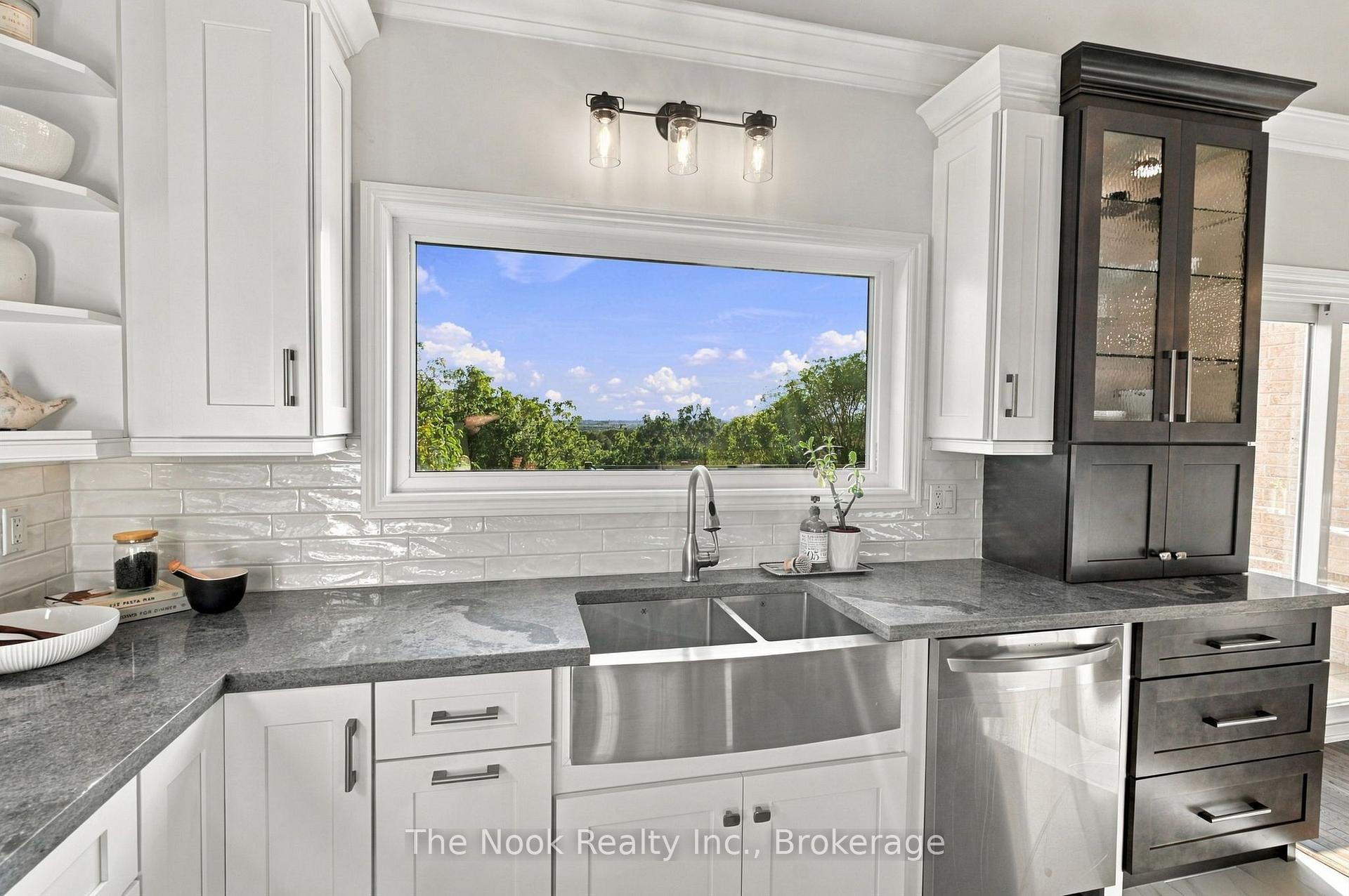 Photo 23 of 70 James Rowe Drive, Whitby, Williamsburg — HOMEH