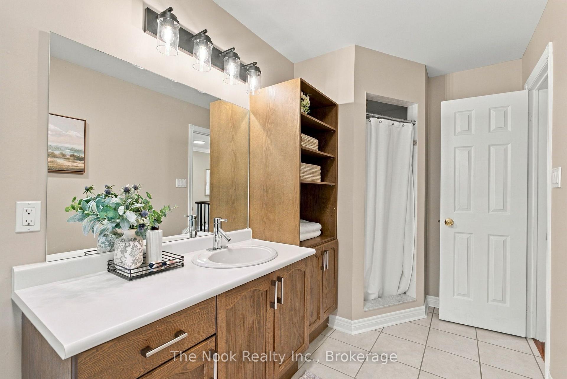 Photo 38 of 70 James Rowe Drive, Whitby, Williamsburg — HOMEH