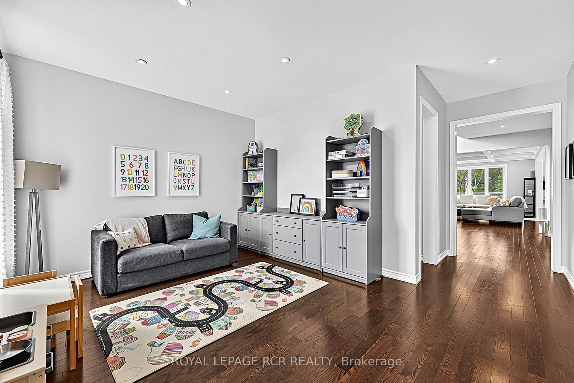 Photo 4 of 52 Hackett Street, East Gwillimbury, Sharon — HOMEH