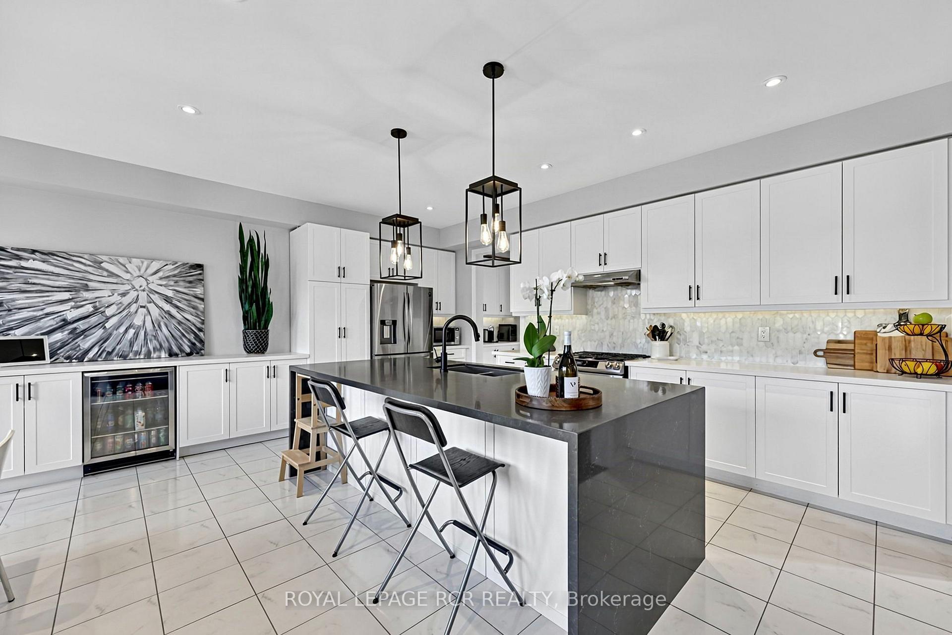 Photo 12 of 52 Hackett Street, East Gwillimbury, Sharon — HOMEH