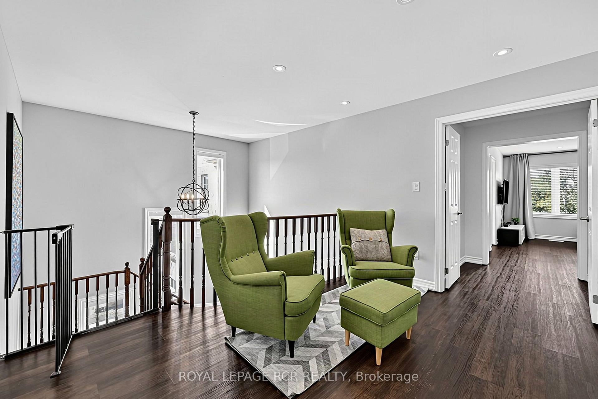 Photo 18 of 52 Hackett Street, East Gwillimbury, Sharon — HOMEH