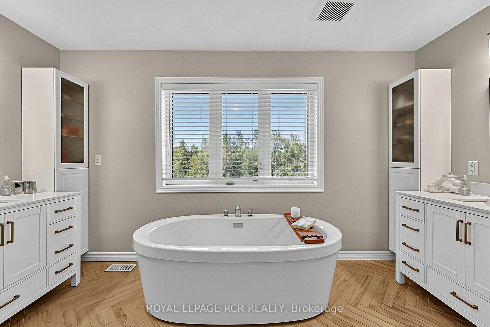 Photo 20 of 52 Hackett Street, East Gwillimbury, Sharon — HOMEH
