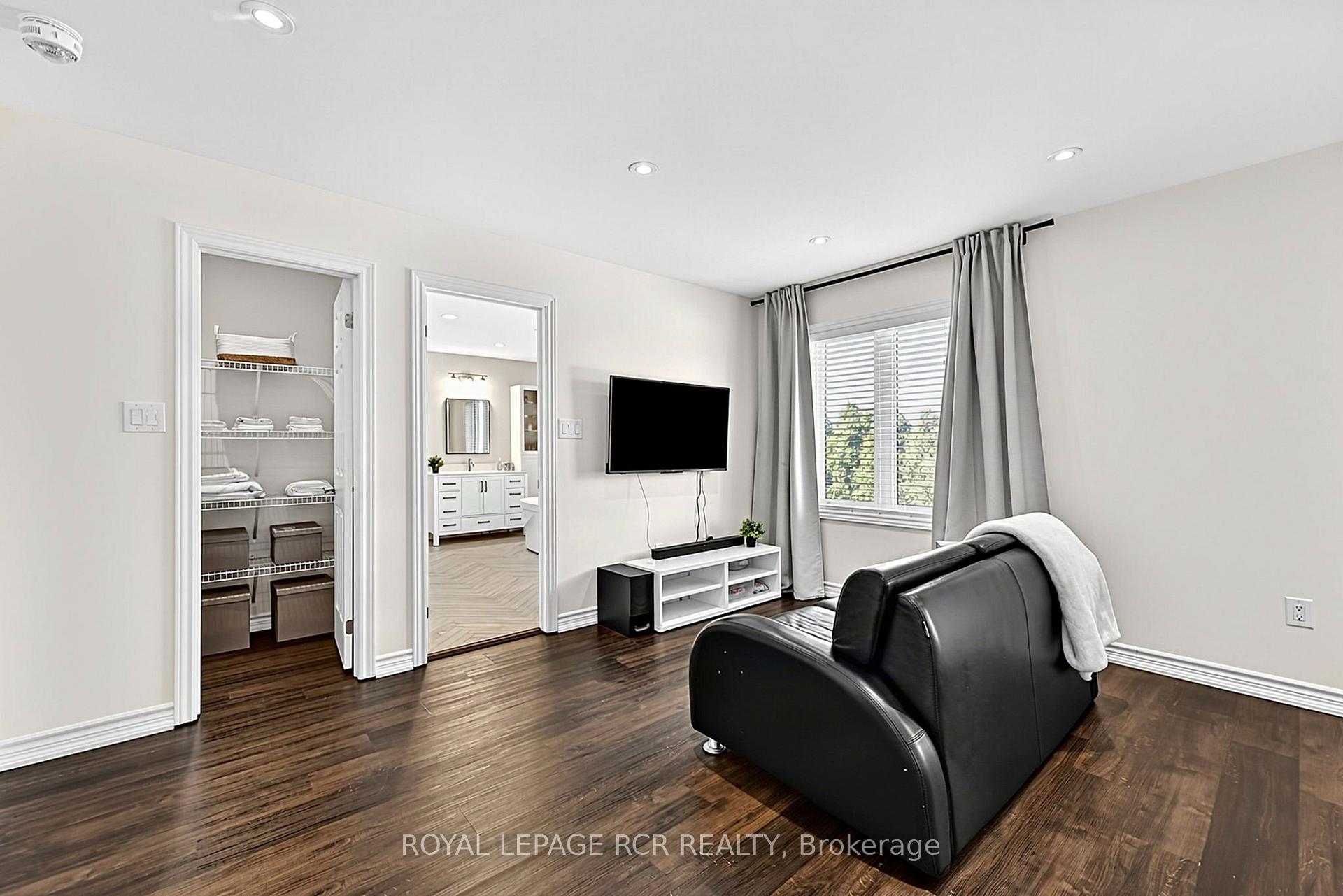 Photo 22 of 52 Hackett Street, East Gwillimbury, Sharon — HOMEH
