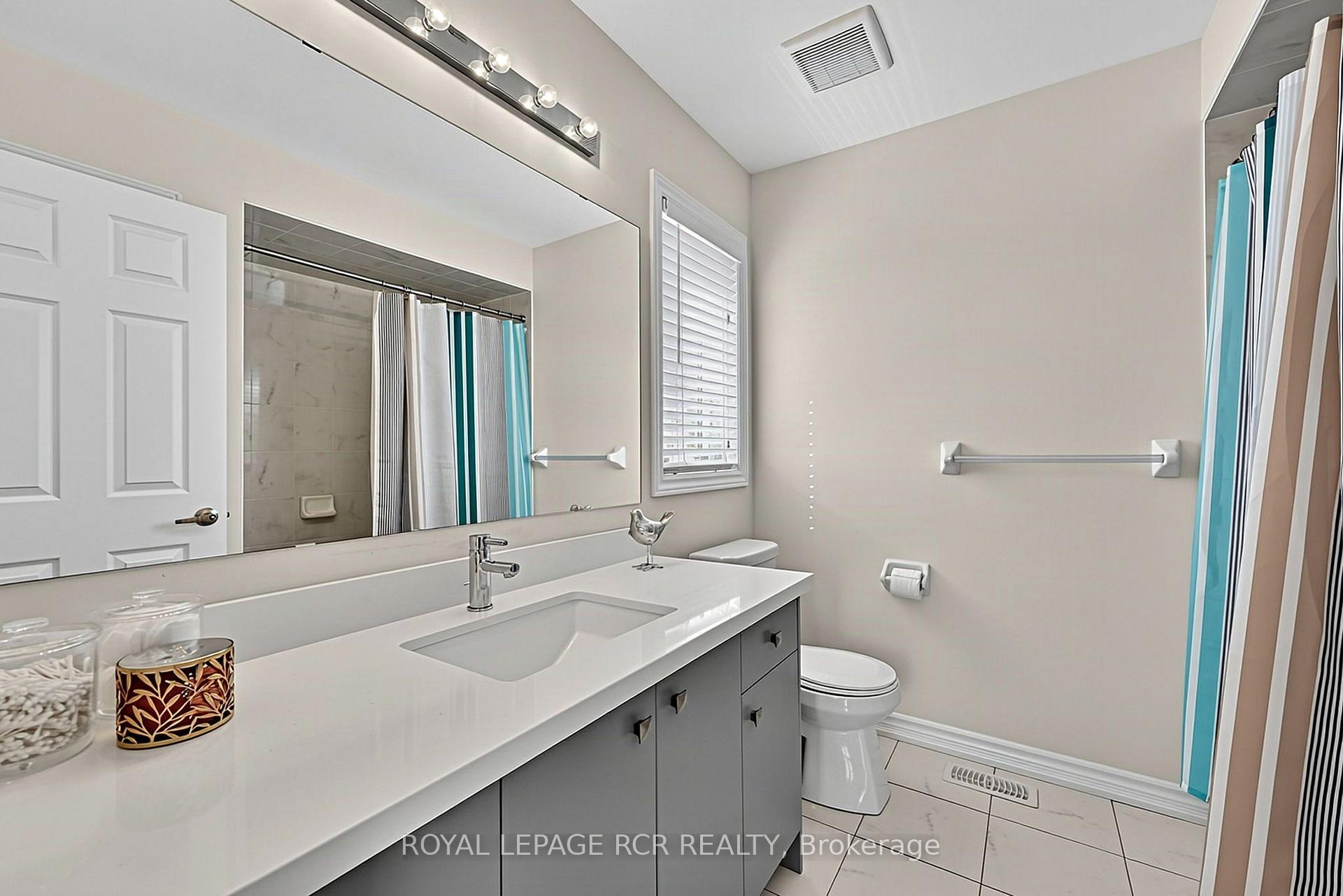 Photo 27 of 52 Hackett Street, East Gwillimbury, Sharon — HOMEH