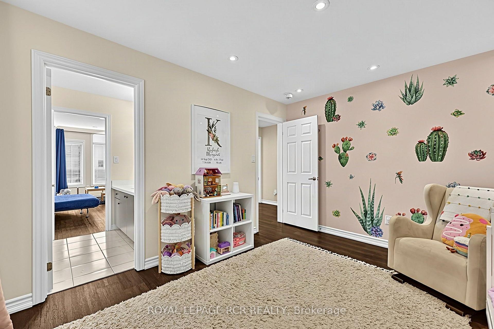 Photo 32 of 52 Hackett Street, East Gwillimbury, Sharon — HOMEH