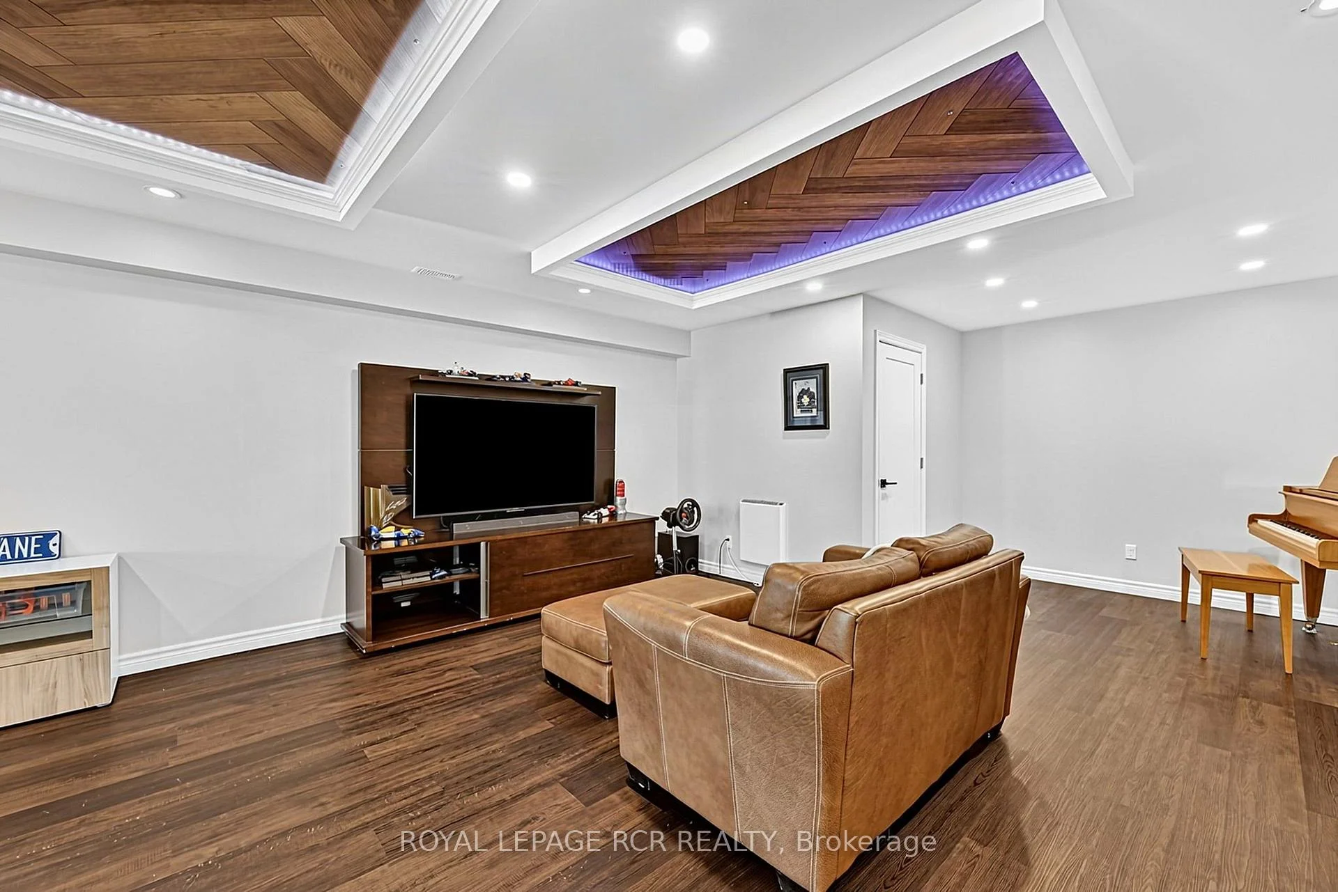 Photo 37 of 52 Hackett Street, East Gwillimbury, Sharon — HOMEH