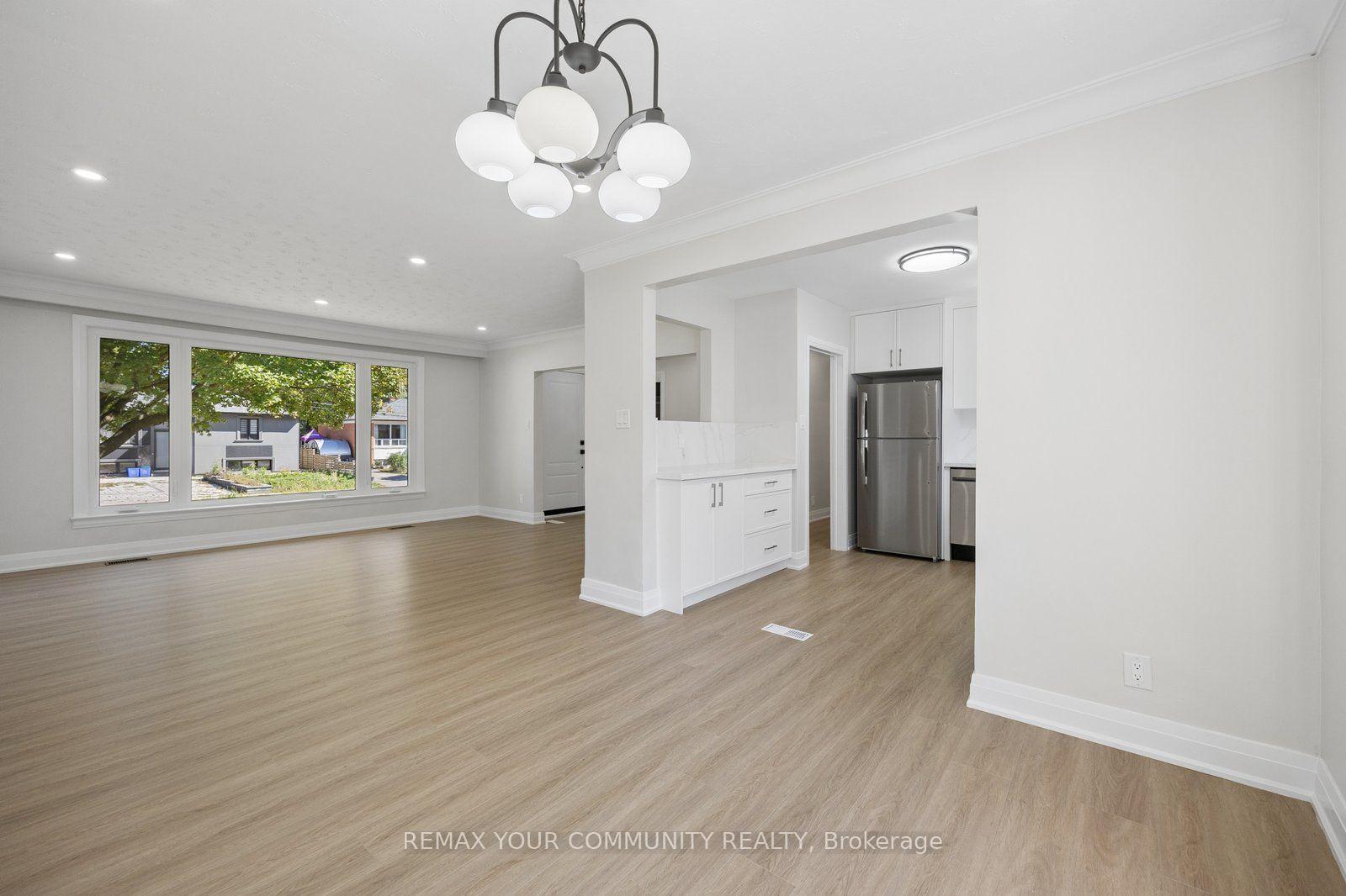 Photo 3 of 110 Evahill Crescent, Richmond Hill, Mill Pond — HOMEH