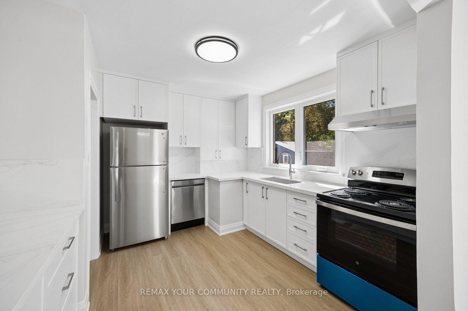 Photo 4 of 110 Evahill Crescent, Richmond Hill, Mill Pond — HOMEH