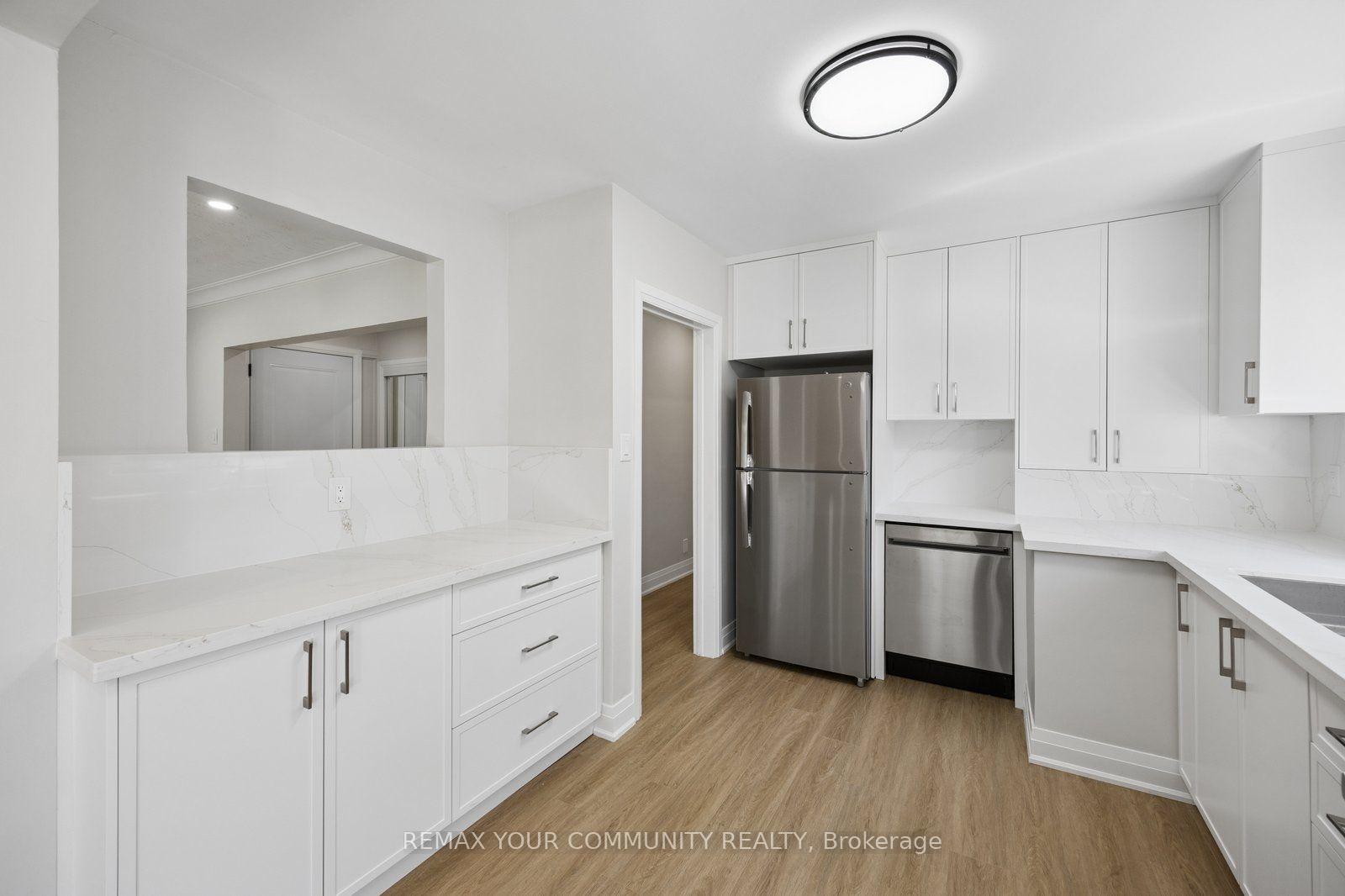 Photo 6 of 110 Evahill Crescent, Richmond Hill, Mill Pond — HOMEH