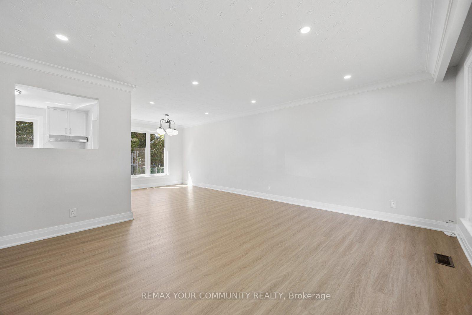Photo 8 of 110 Evahill Crescent, Richmond Hill, Mill Pond — HOMEH