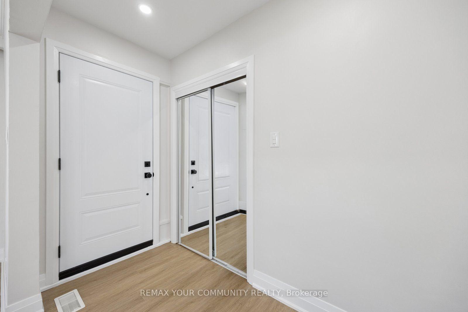 Photo 9 of 110 Evahill Crescent, Richmond Hill, Mill Pond — HOMEH