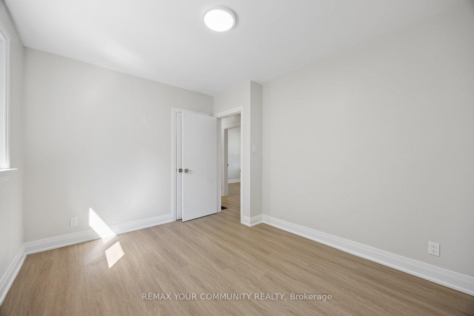 Photo 12 of 110 Evahill Crescent, Richmond Hill, Mill Pond — HOMEH