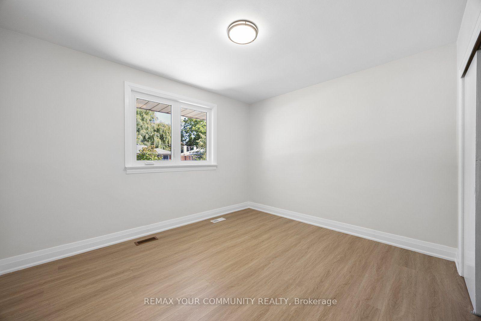 Photo 13 of 110 Evahill Crescent, Richmond Hill, Mill Pond — HOMEH