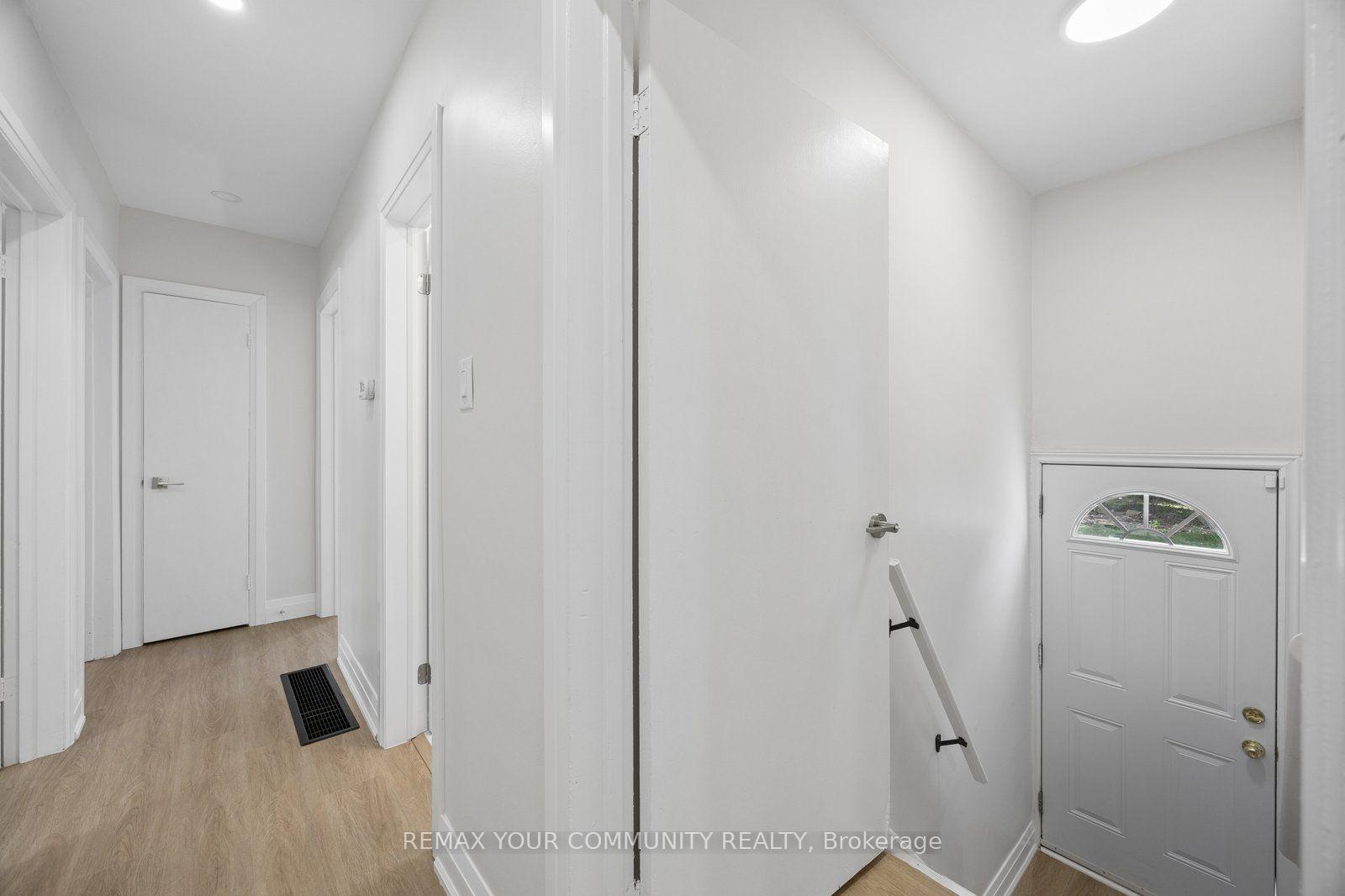 Photo 15 of 110 Evahill Crescent, Richmond Hill, Mill Pond — HOMEH