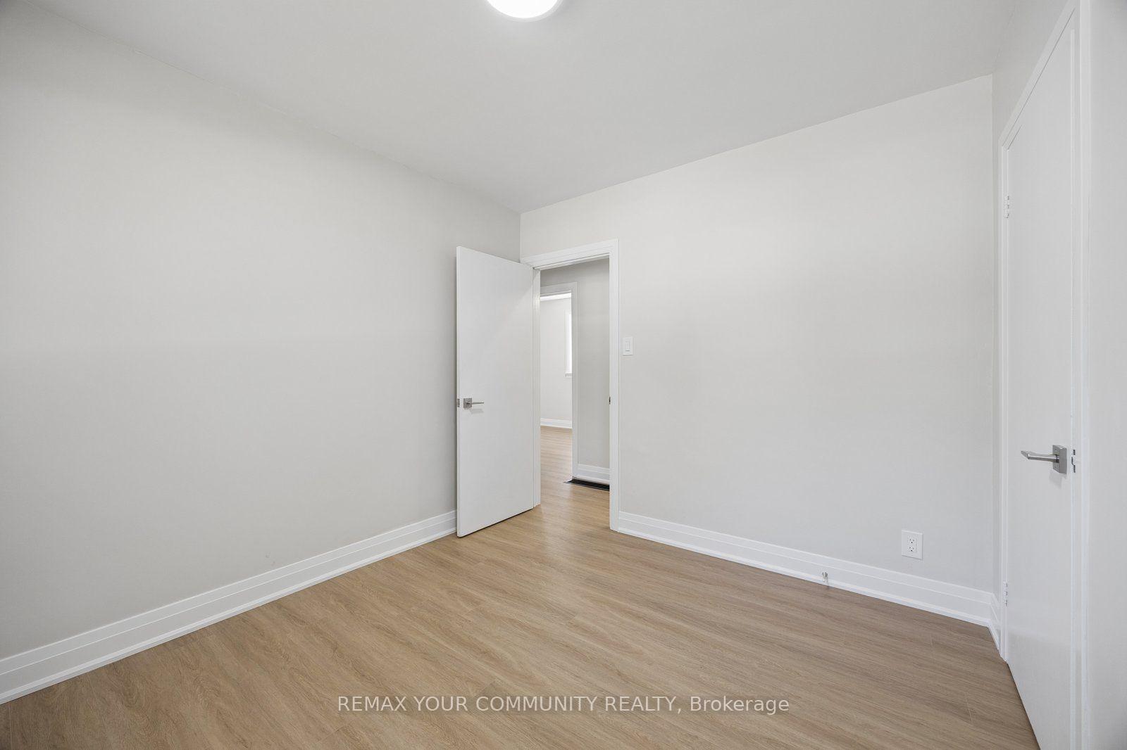 Photo 16 of 110 Evahill Crescent, Richmond Hill, Mill Pond — HOMEH