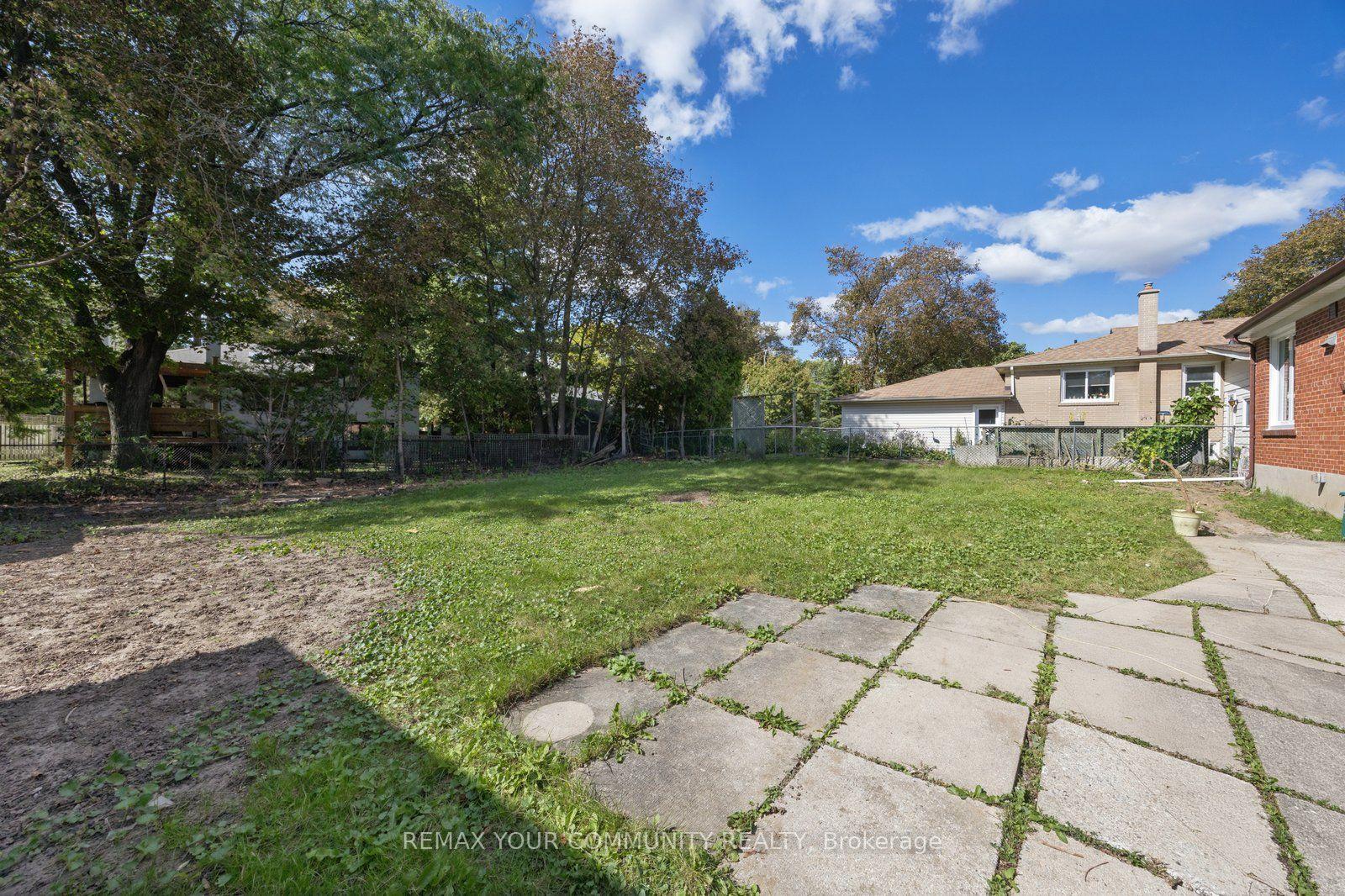 Photo 20 of 110 Evahill Crescent, Richmond Hill, Mill Pond — HOMEH