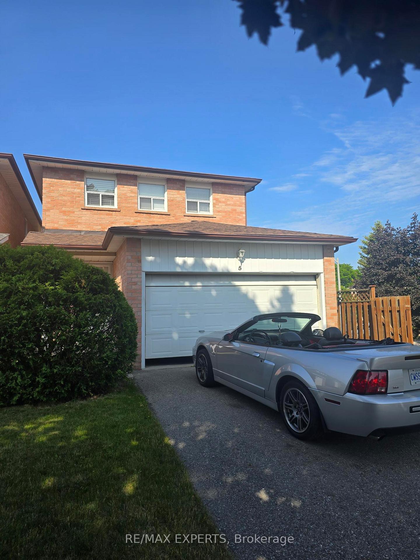 Photo 1 of 5 Rawling Crescent, Brampton, Heart Lake — HOMEH