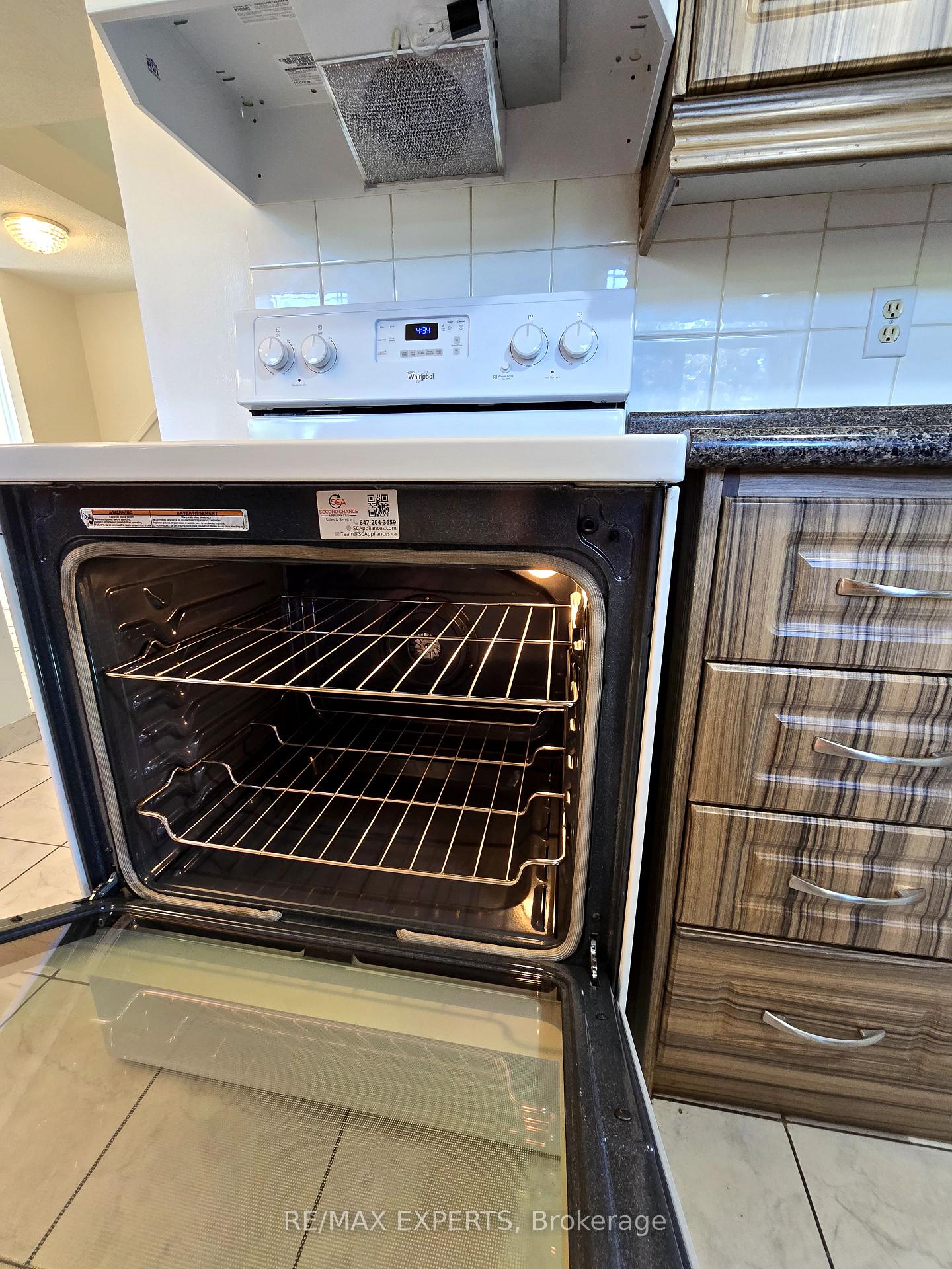 Photo 4 of 5 Rawling Crescent, Brampton, Heart Lake — HOMEH