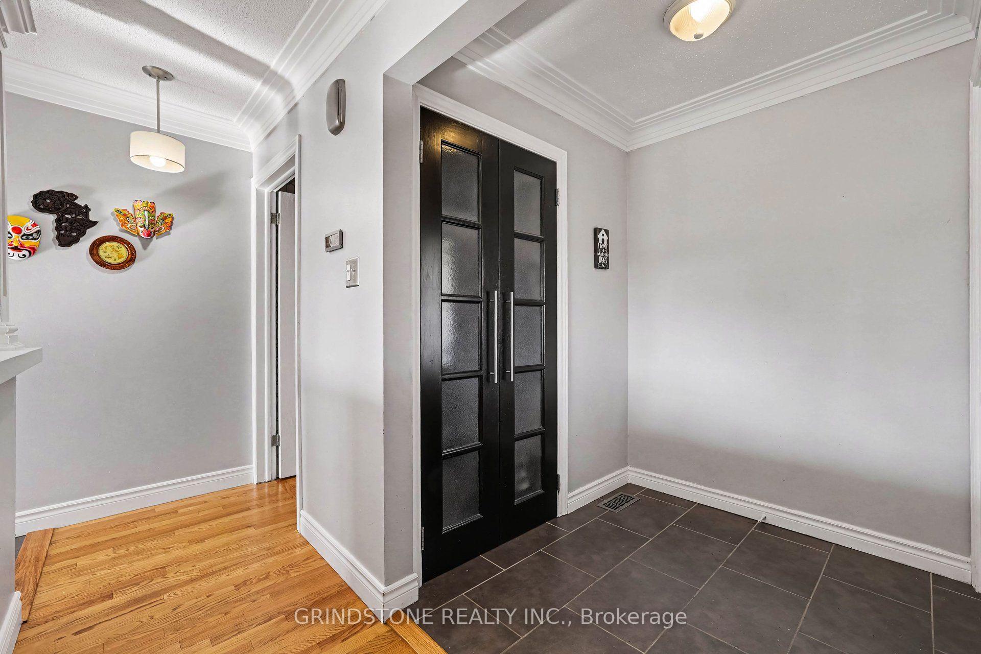 Photo 4 of 22 Bowmoor Avenue, Ottawa, Borden Farm/Stewart Farm/Carleton Heights/Parkwood Hills — HOMEH