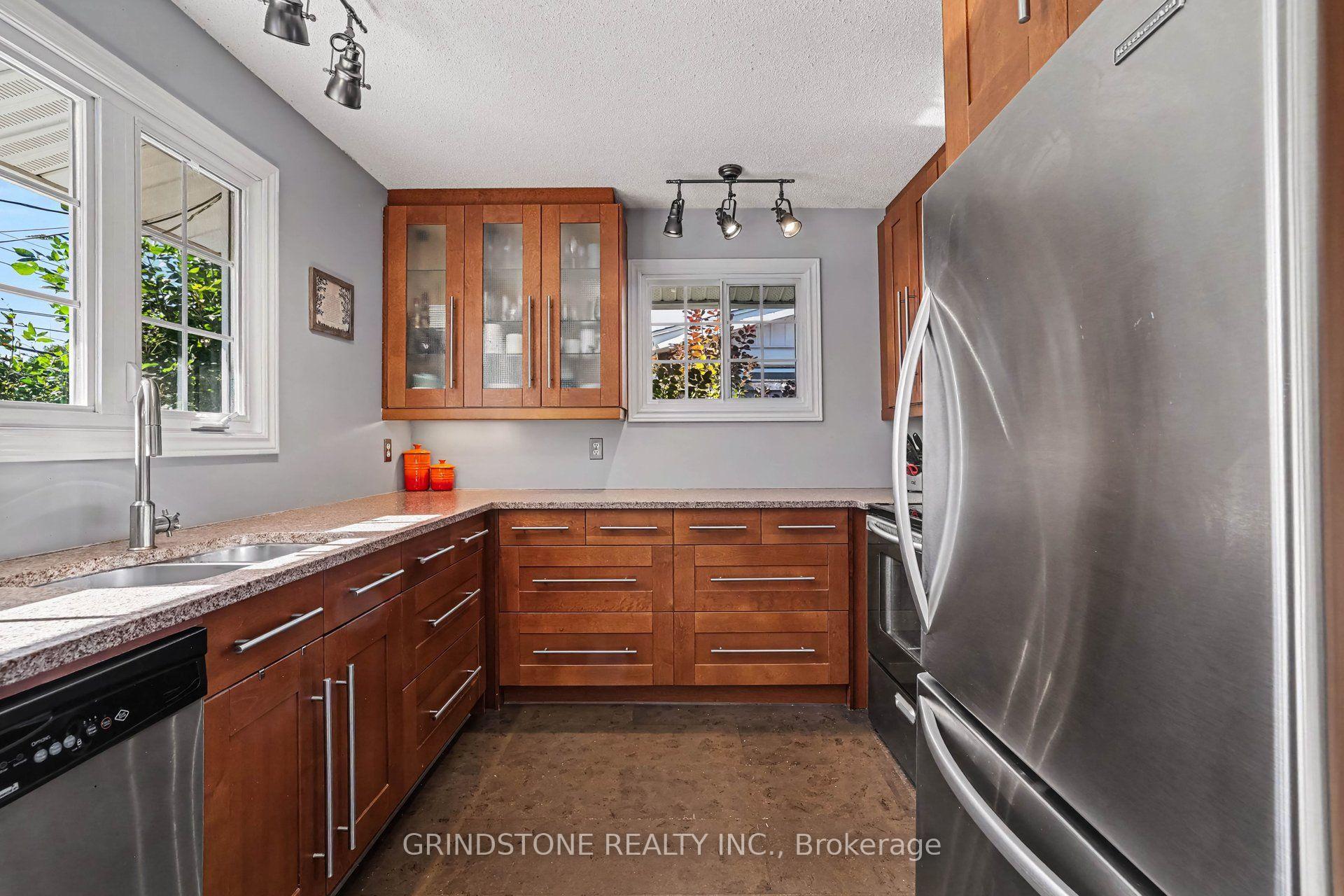 Photo 11 of 22 Bowmoor Avenue, Ottawa, Borden Farm/Stewart Farm/Carleton Heights/Parkwood Hills — HOMEH