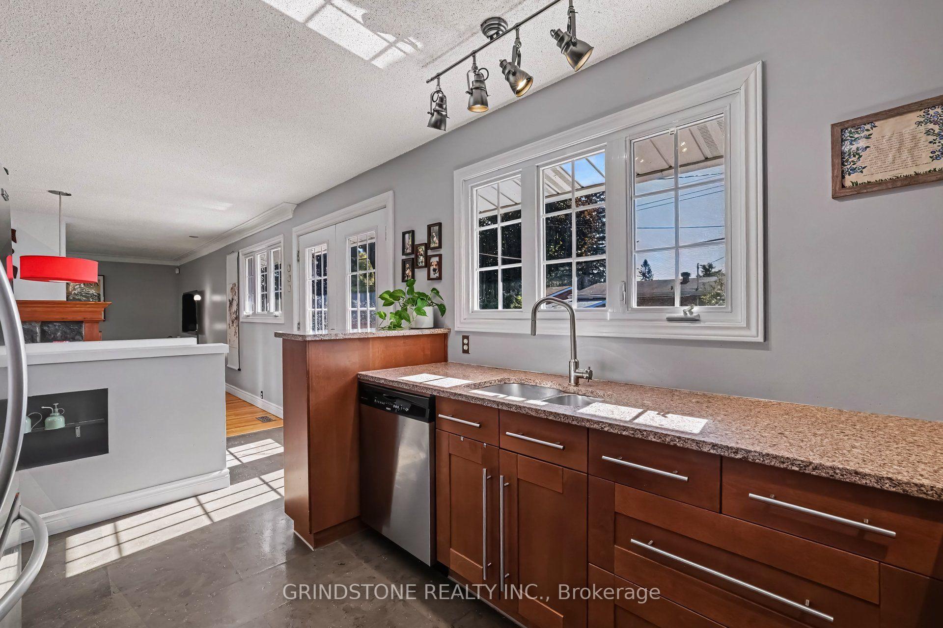 Photo 13 of 22 Bowmoor Avenue, Ottawa, Borden Farm/Stewart Farm/Carleton Heights/Parkwood Hills — HOMEH
