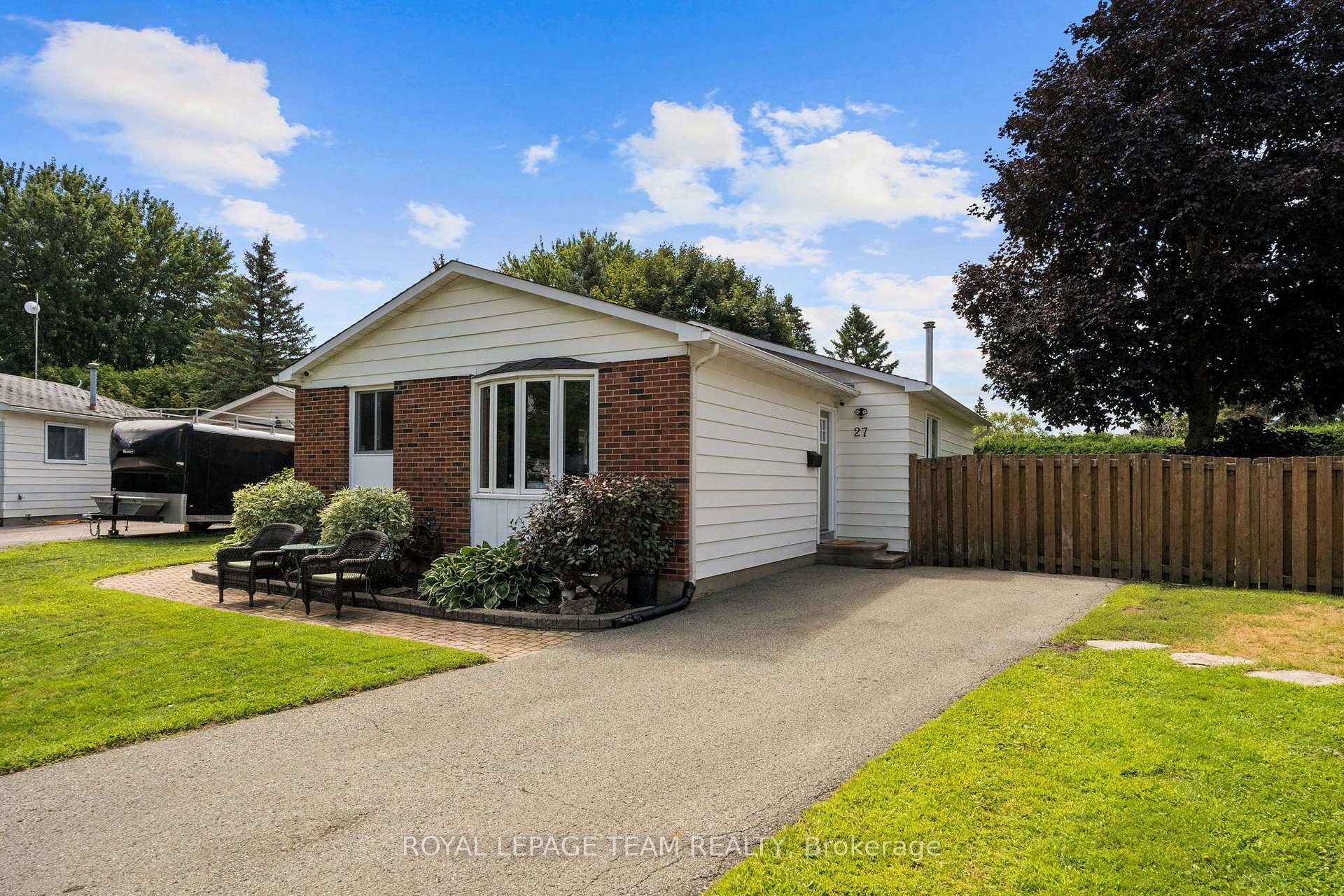 Photo 3 of 27 Ballantrae Way, Ottawa, Kanata - Glencairn/Hazeldean — HOMEH