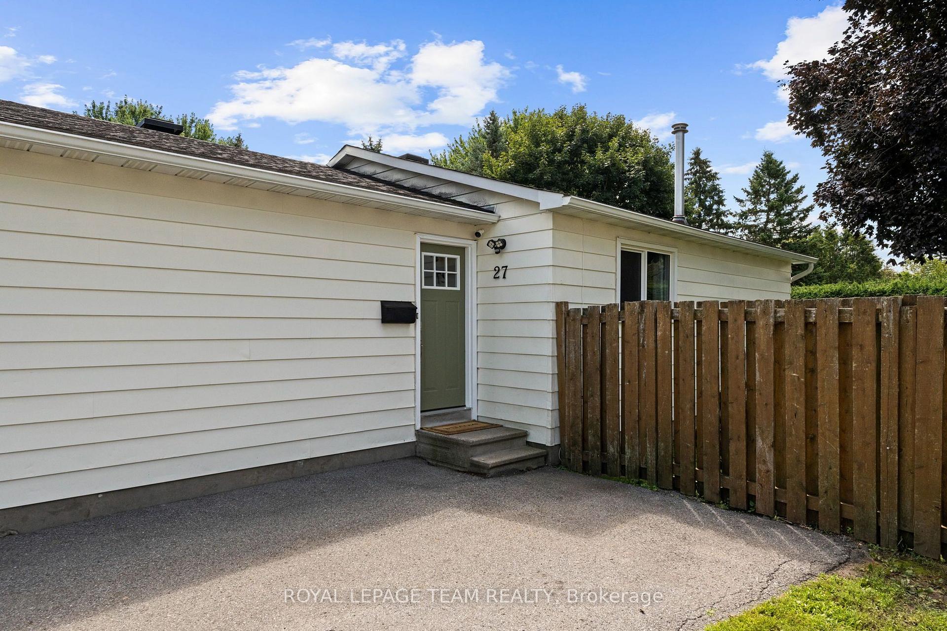 Photo 6 of 27 Ballantrae Way, Ottawa, Kanata - Glencairn/Hazeldean — HOMEH