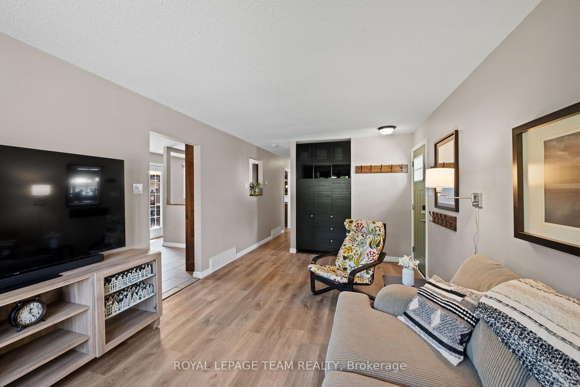 Photo 9 of 27 Ballantrae Way, Ottawa, Kanata - Glencairn/Hazeldean — HOMEH