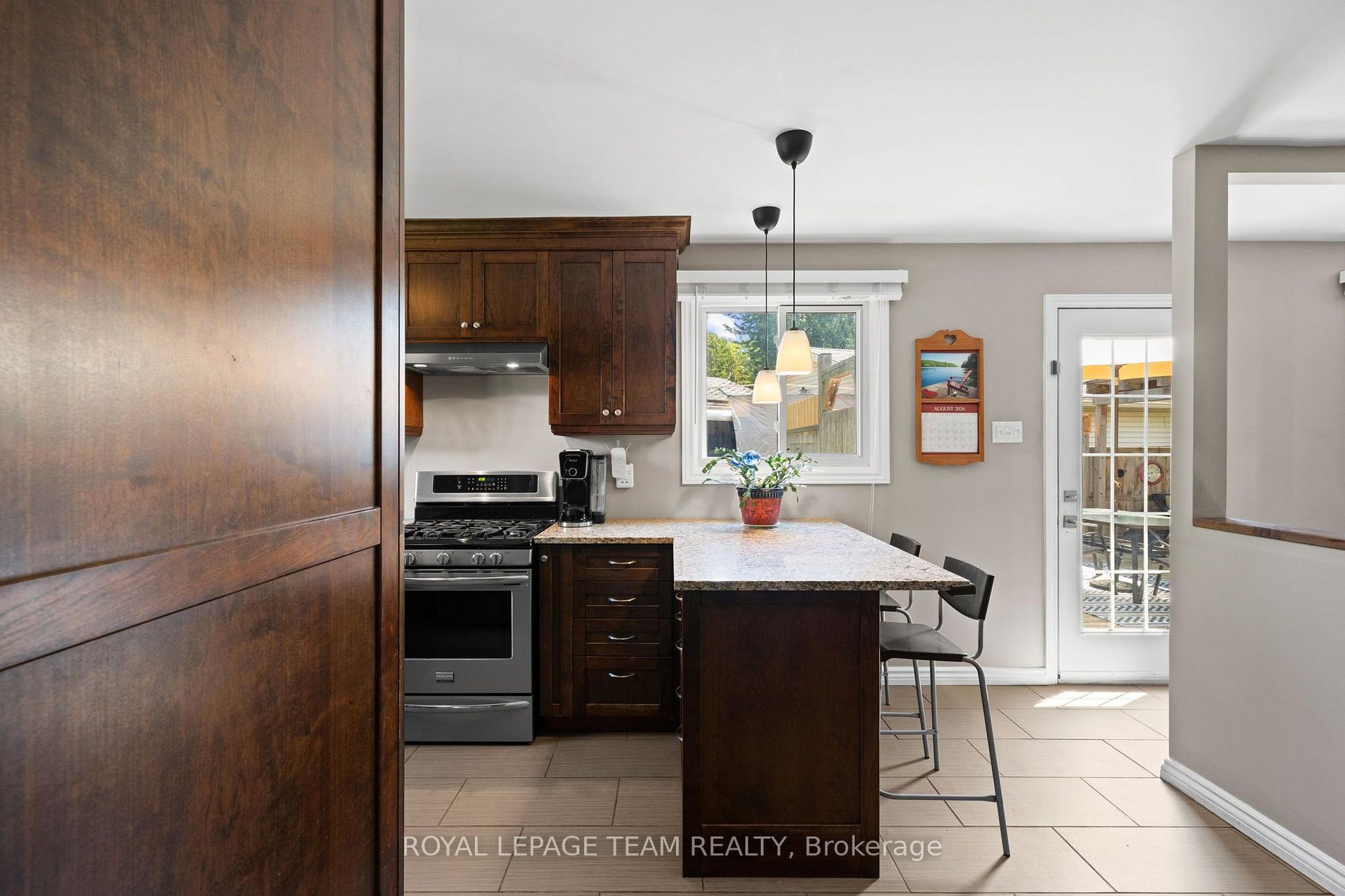 Photo 10 of 27 Ballantrae Way, Ottawa, Kanata - Glencairn/Hazeldean — HOMEH