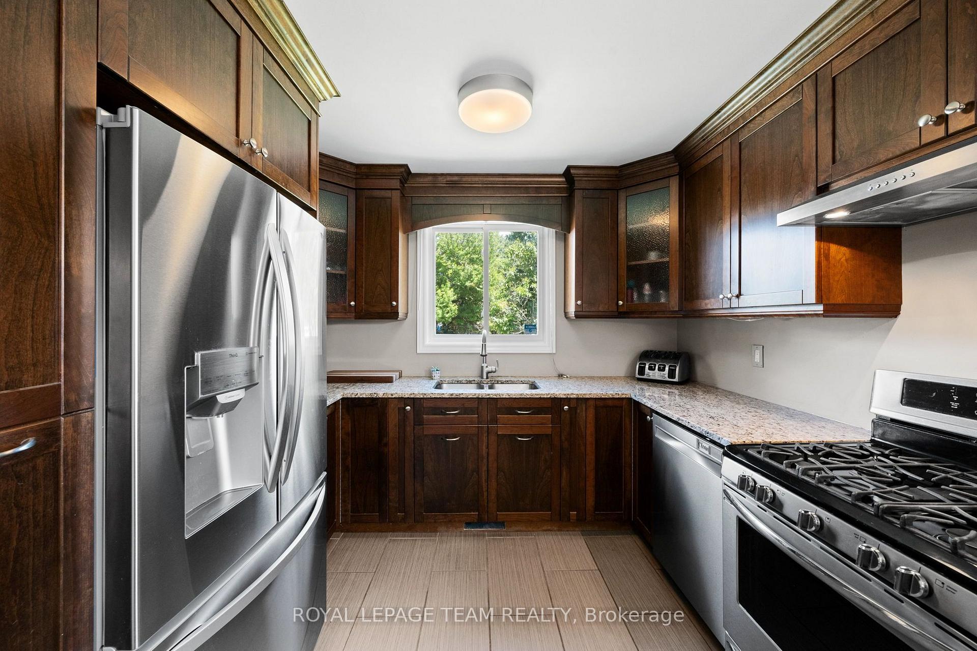 Photo 11 of 27 Ballantrae Way, Ottawa, Kanata - Glencairn/Hazeldean — HOMEH