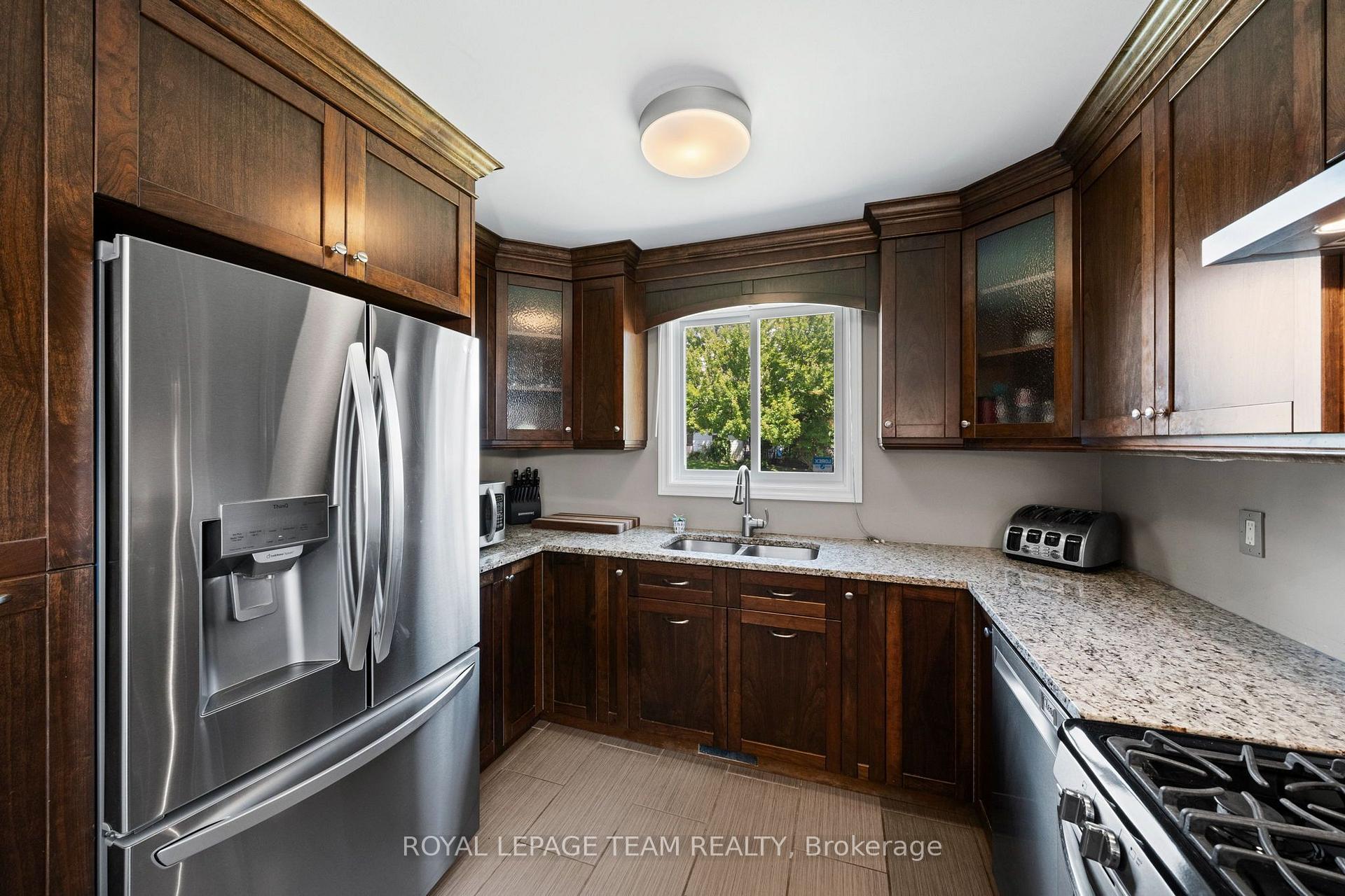 Photo 12 of 27 Ballantrae Way, Ottawa, Kanata - Glencairn/Hazeldean — HOMEH