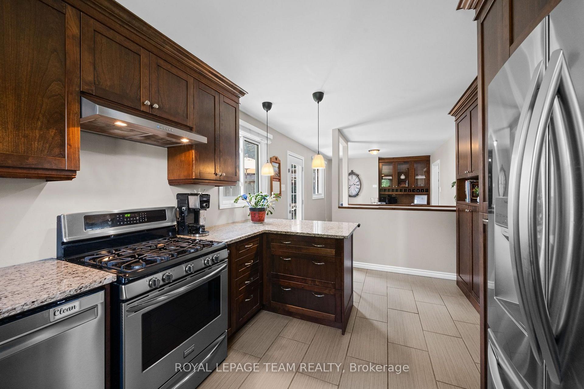 Photo 13 of 27 Ballantrae Way, Ottawa, Kanata - Glencairn/Hazeldean — HOMEH