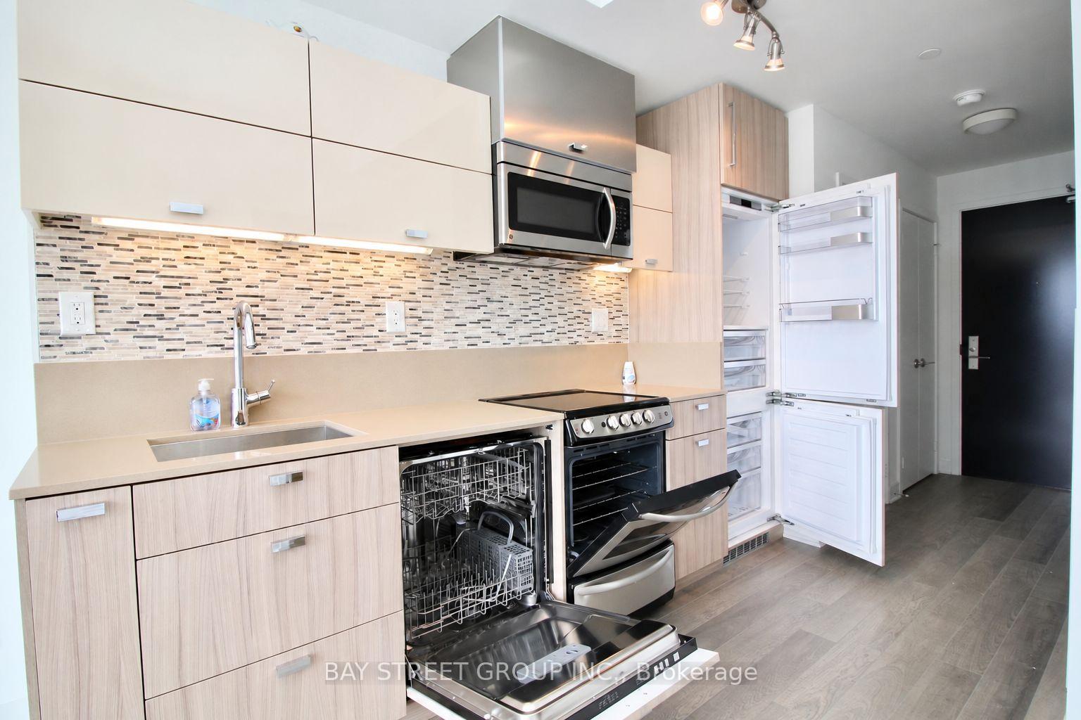 Photo 10 of Unit 1303, 290 Adelaide Street W, Toronto, Waterfront Communities — HOMEH
