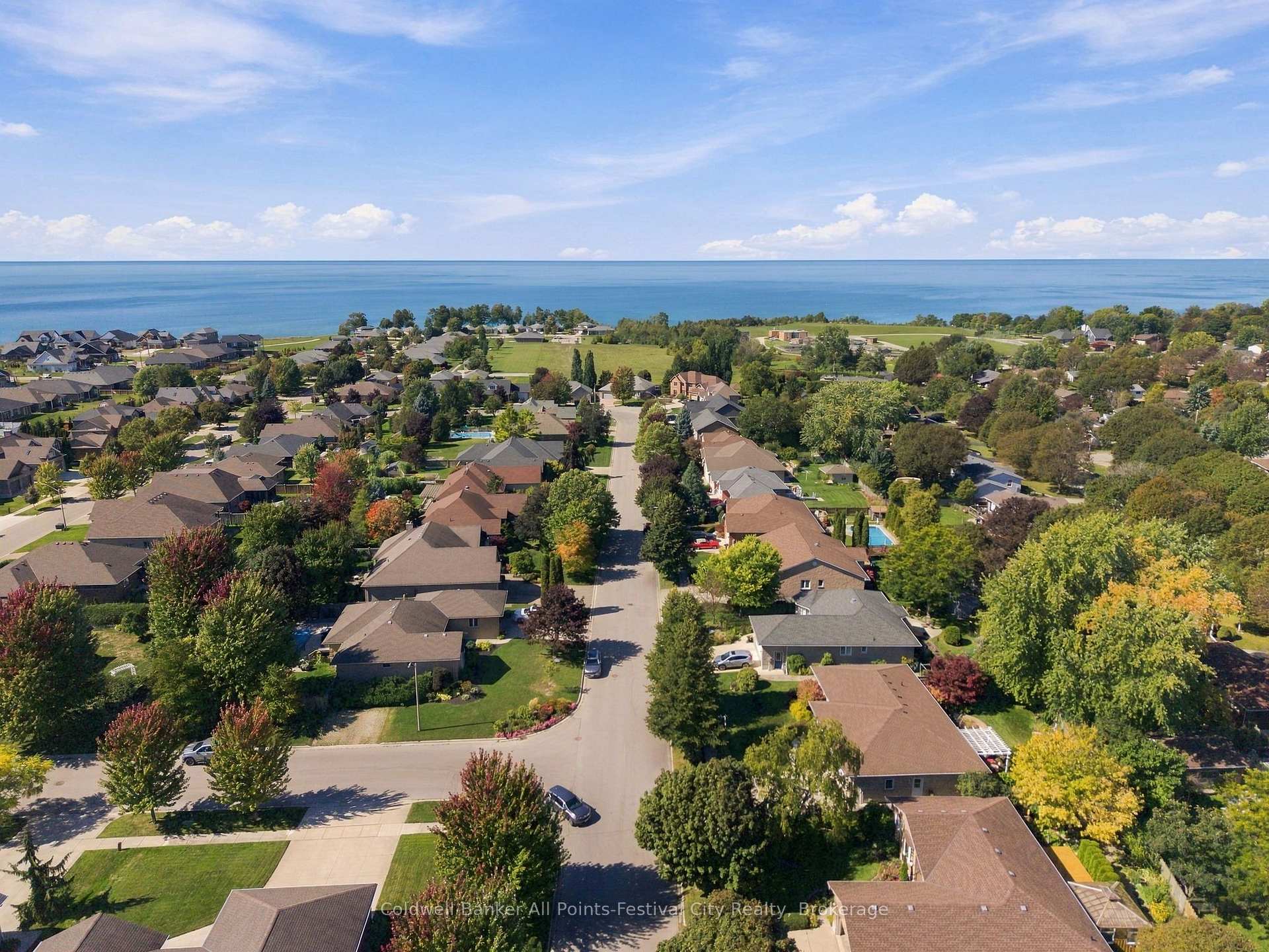 Photo 2 of 130 Brimicombe Crescent, Goderich, Goderich (Town) — HOMEH