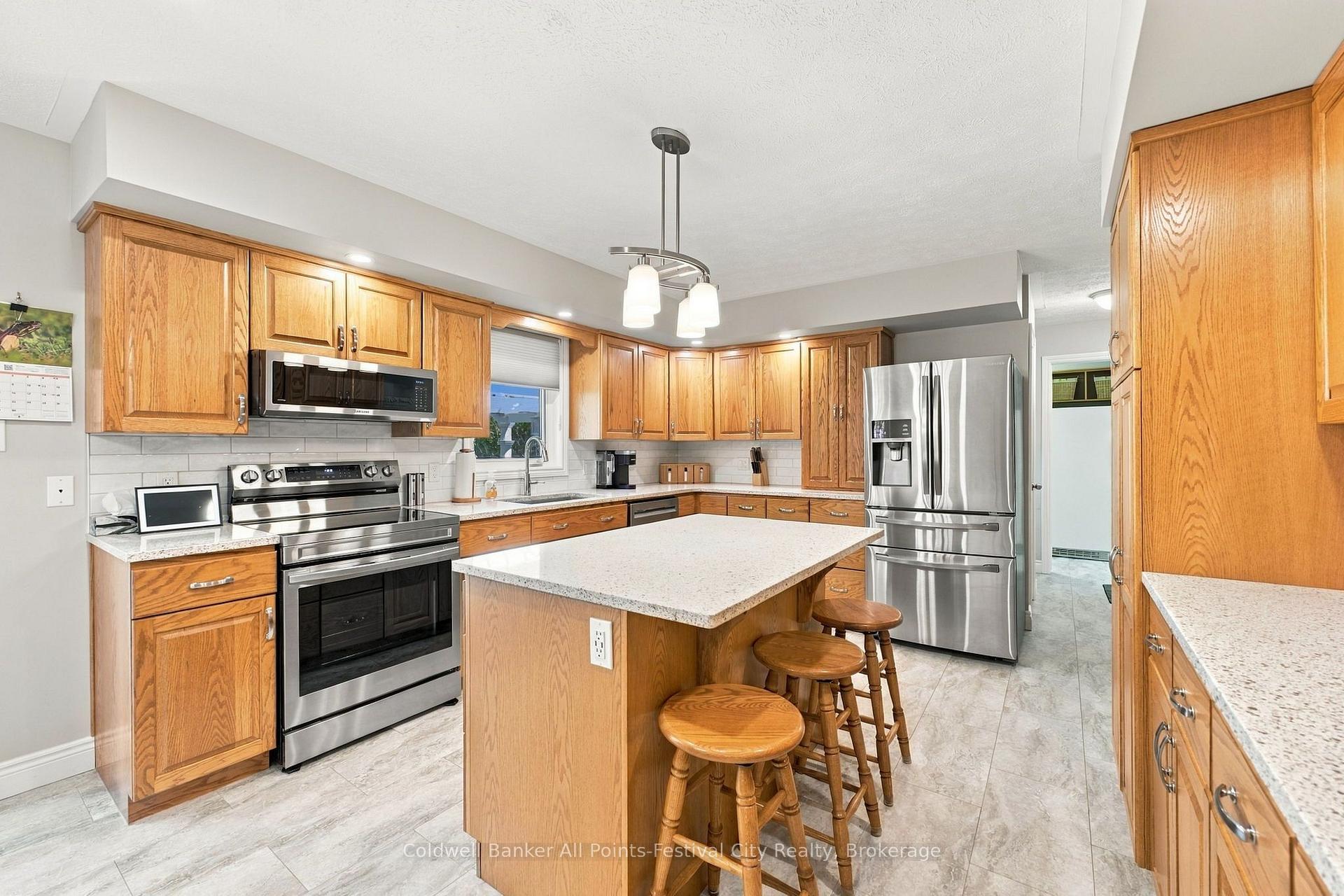 Photo 10 of 130 Brimicombe Crescent, Goderich, Goderich (Town) — HOMEH