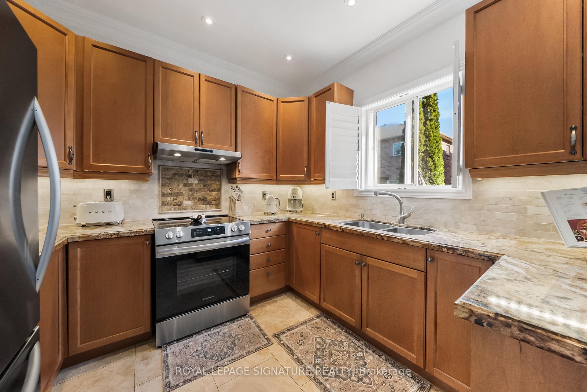 Photo 10 of 19 Dace Drive, Vaughan, Vellore Village — HOMEH