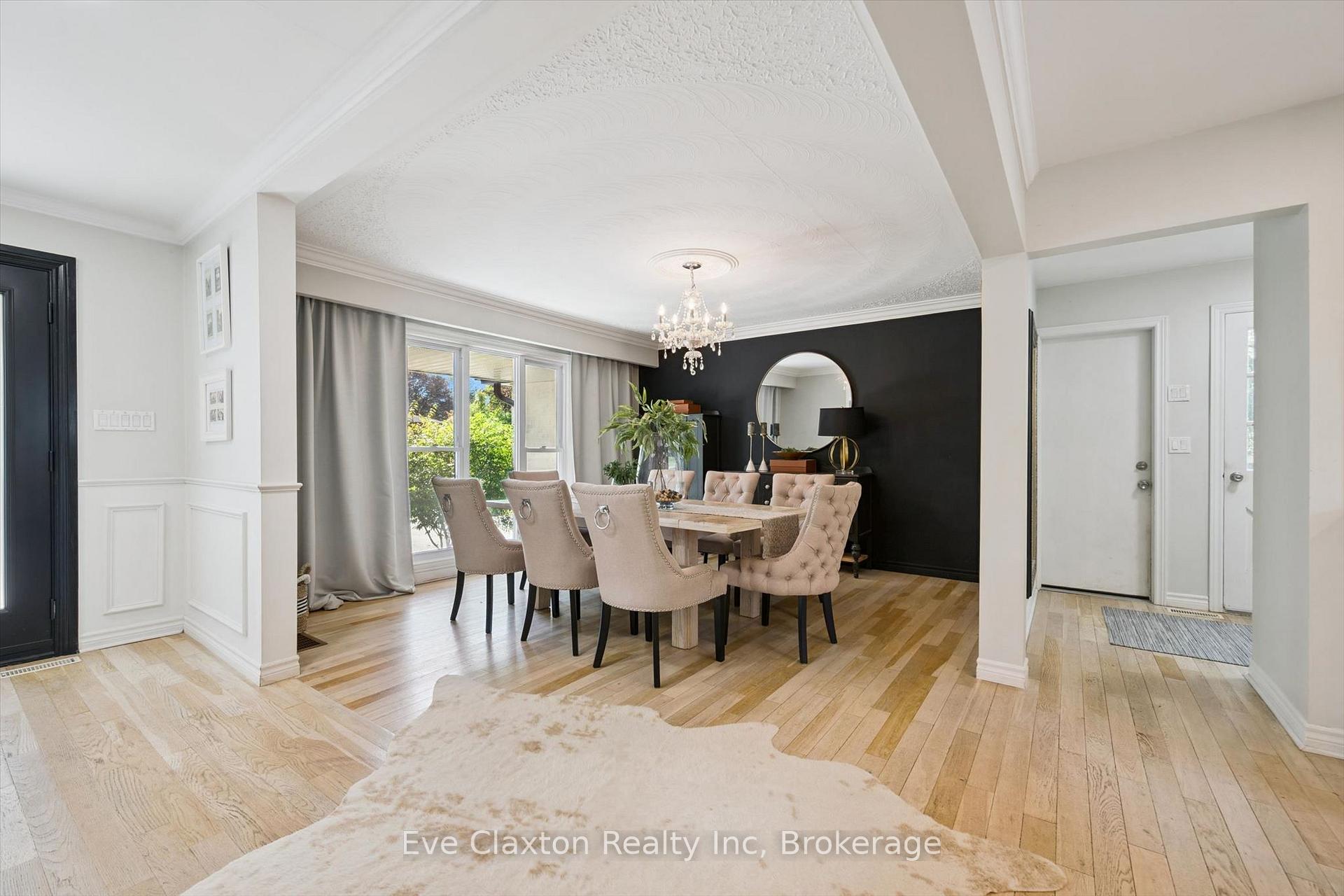 Photo 3 of 6 Renfrew Place, Guelph, Kortright West — HOMEH