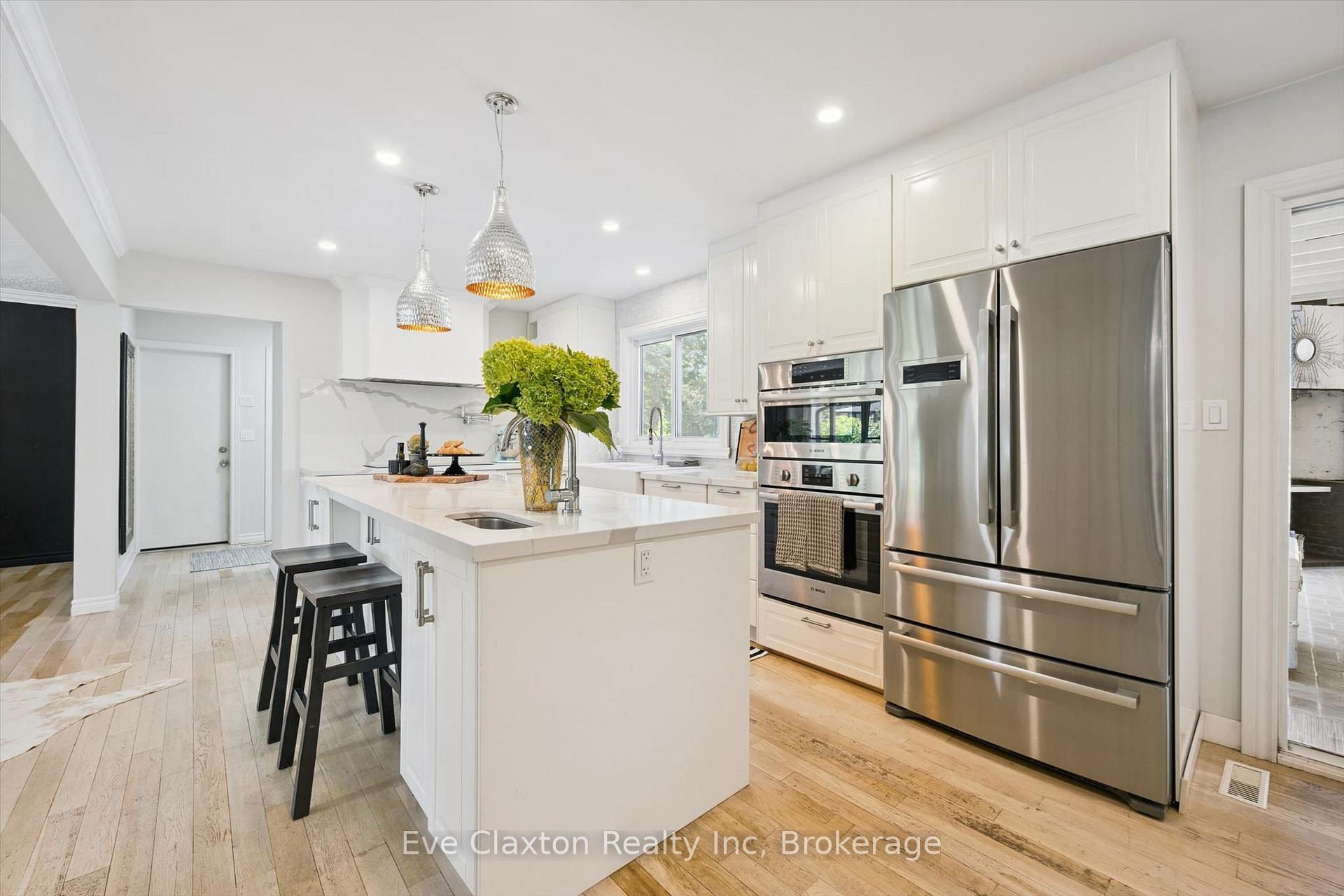 Photo 8 of 6 Renfrew Place, Guelph, Kortright West — HOMEH