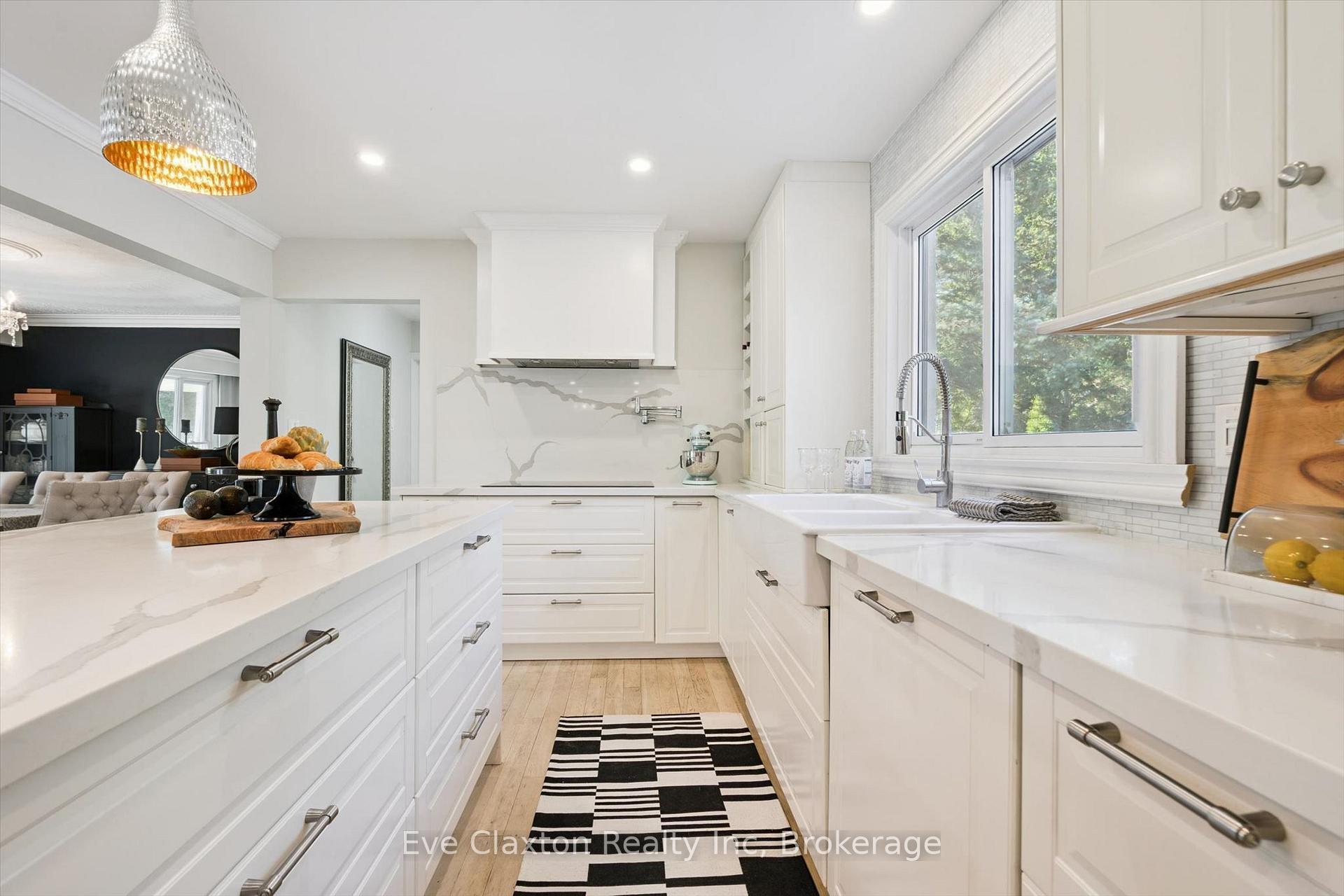 Photo 9 of 6 Renfrew Place, Guelph, Kortright West — HOMEH