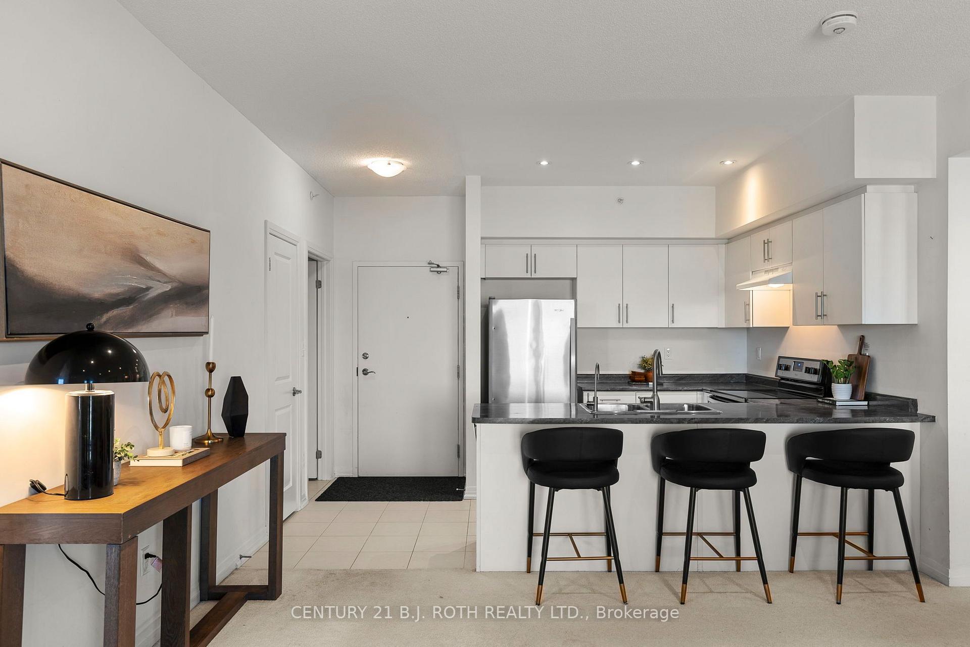 Photo 5 of Unit 505, 299 Cundles Road E, Barrie, 400 North — HOMEH