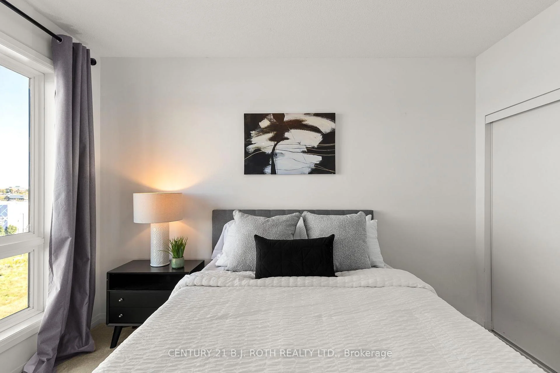 Photo 21 of Unit 505, 299 Cundles Road E, Barrie, 400 North — HOMEH