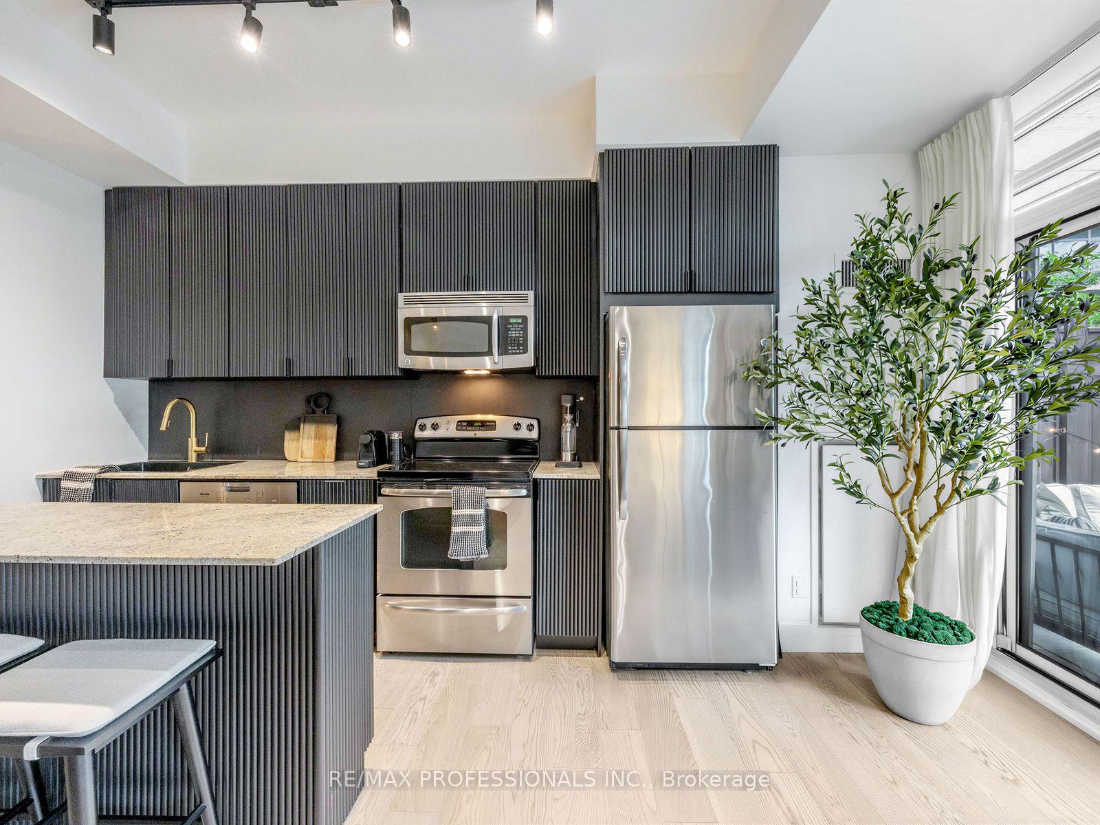 Photo 8 of Unit 402, 155 Legion Road N, Etobicoke, Mimico — HOMEH