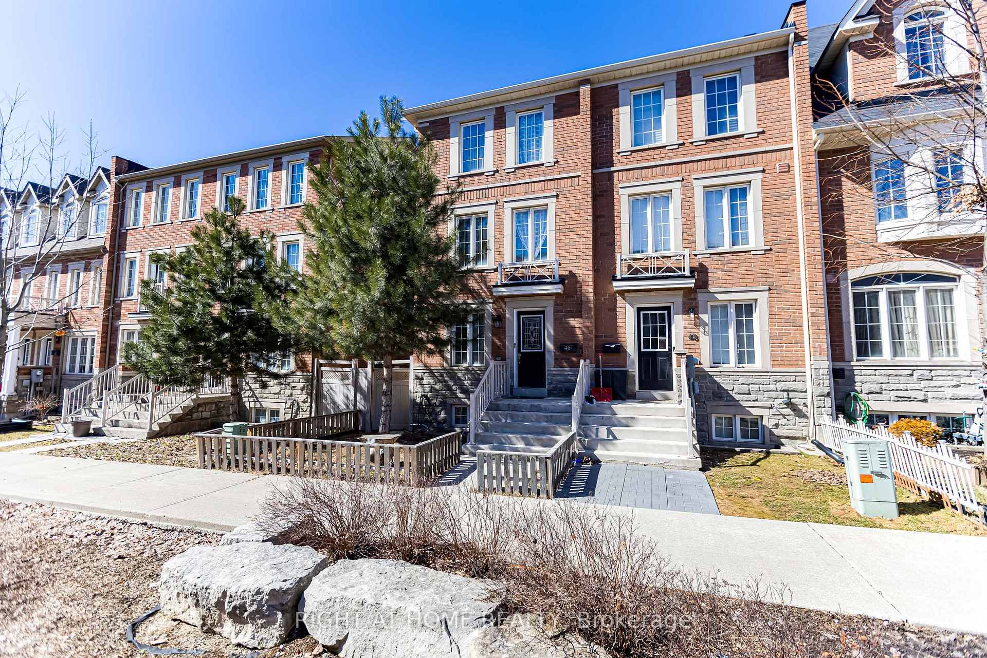 Photo 2 of 46 Odoardo Di Santo Circle, North York, Downsview-Roding-CFB — HOMEH