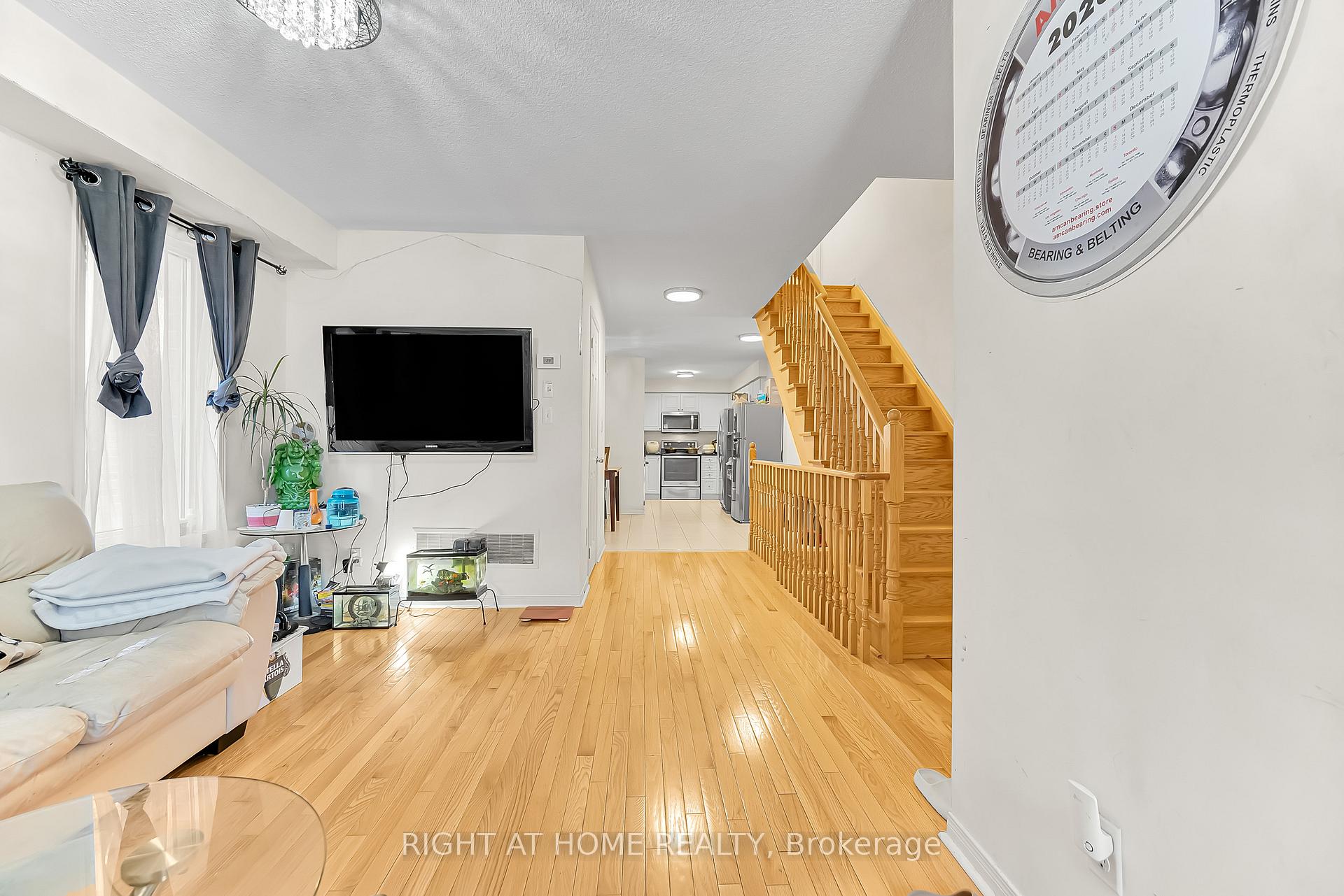 Photo 5 of 46 Odoardo Di Santo Circle, North York, Downsview-Roding-CFB — HOMEH