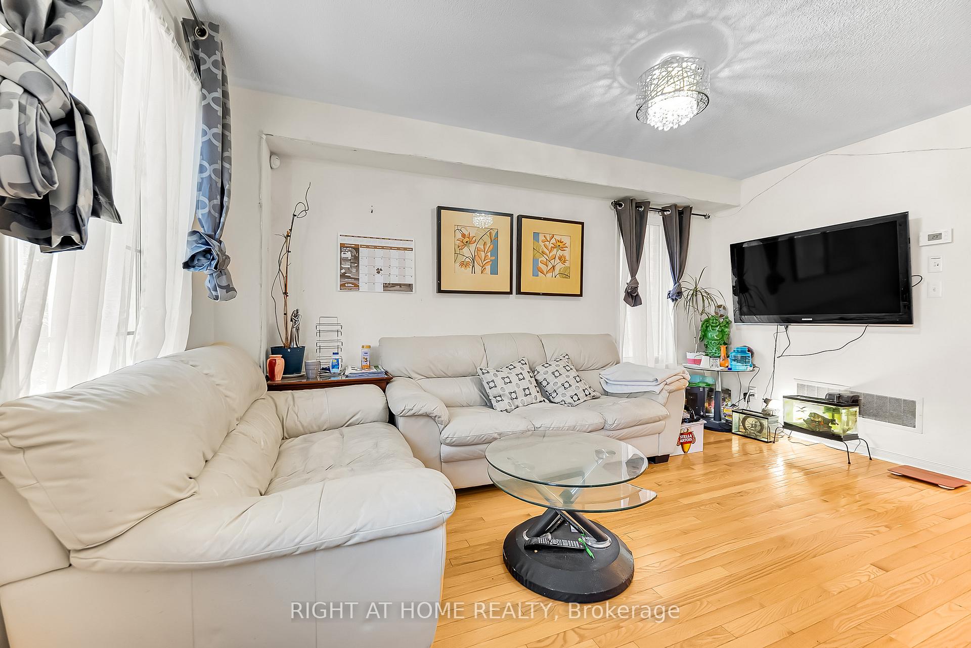 Photo 7 of 46 Odoardo Di Santo Circle, North York, Downsview-Roding-CFB — HOMEH