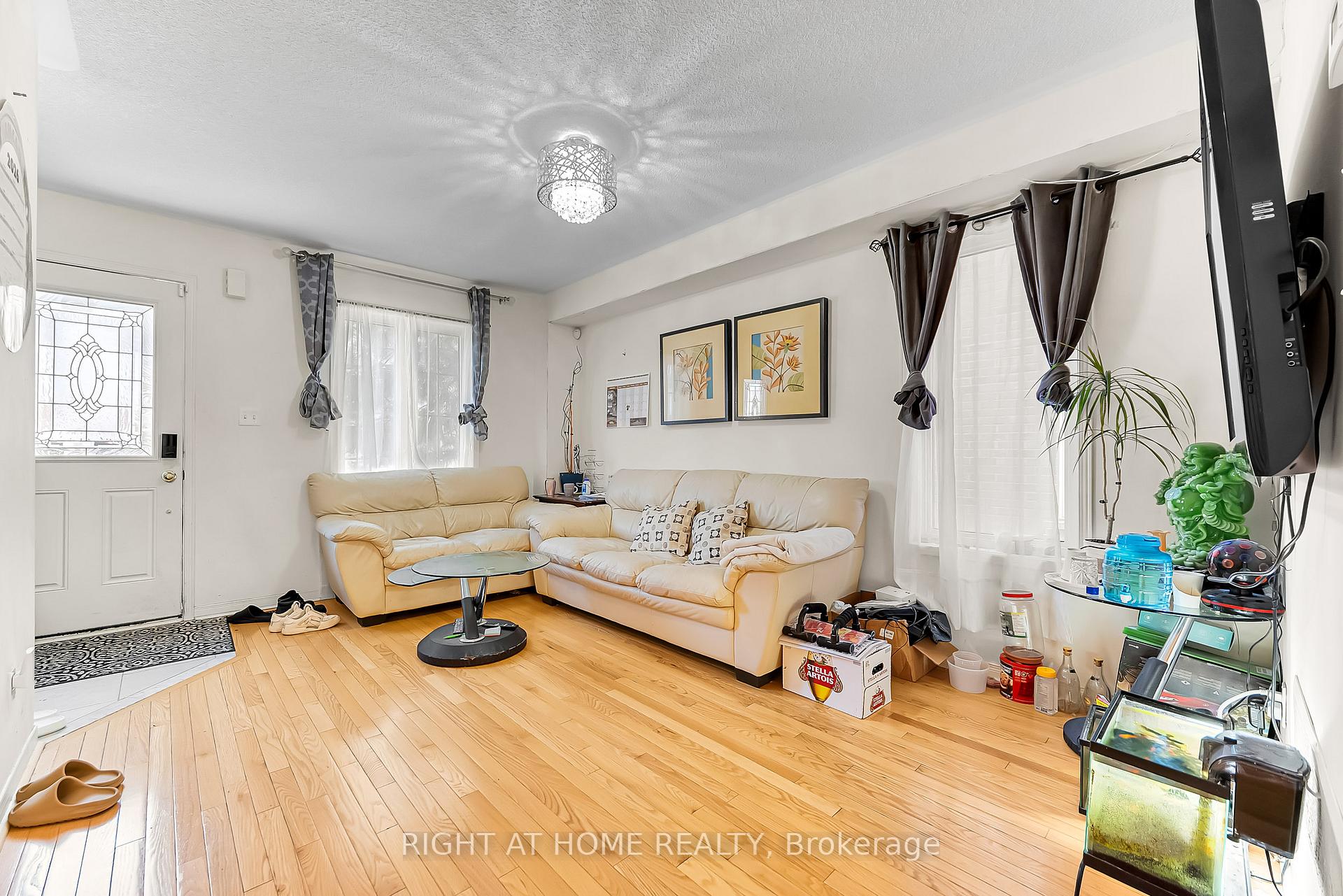 Photo 9 of 46 Odoardo Di Santo Circle, North York, Downsview-Roding-CFB — HOMEH