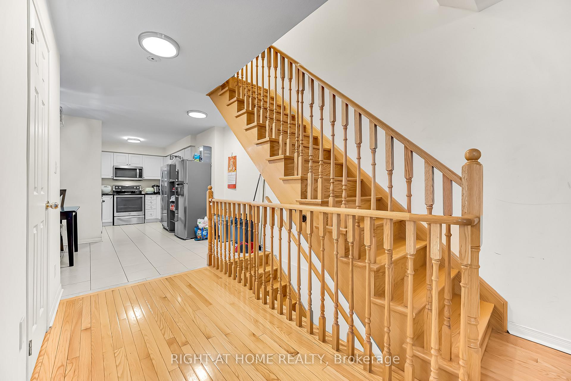 Photo 11 of 46 Odoardo Di Santo Circle, North York, Downsview-Roding-CFB — HOMEH