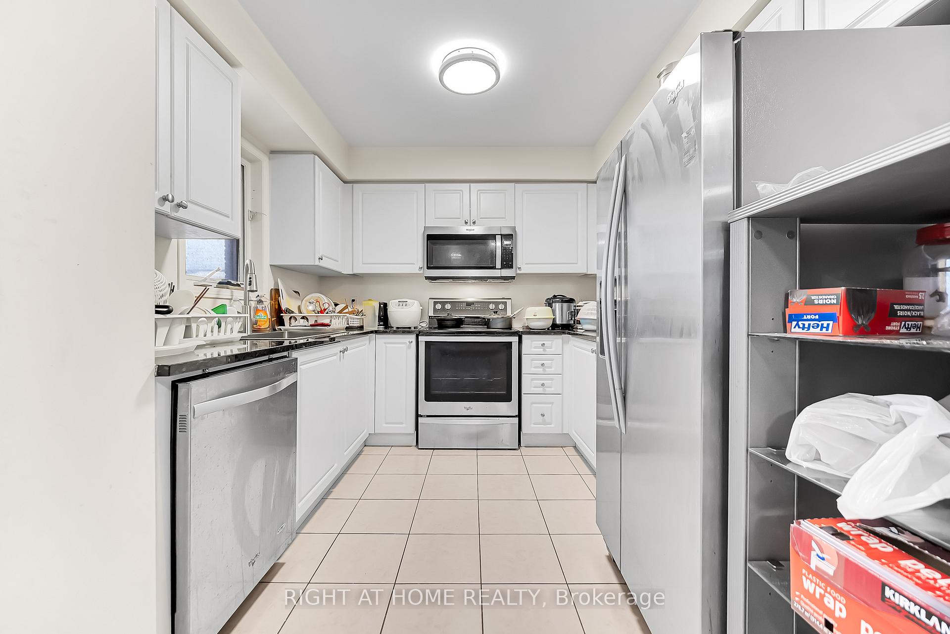 Photo 13 of 46 Odoardo Di Santo Circle, North York, Downsview-Roding-CFB — HOMEH