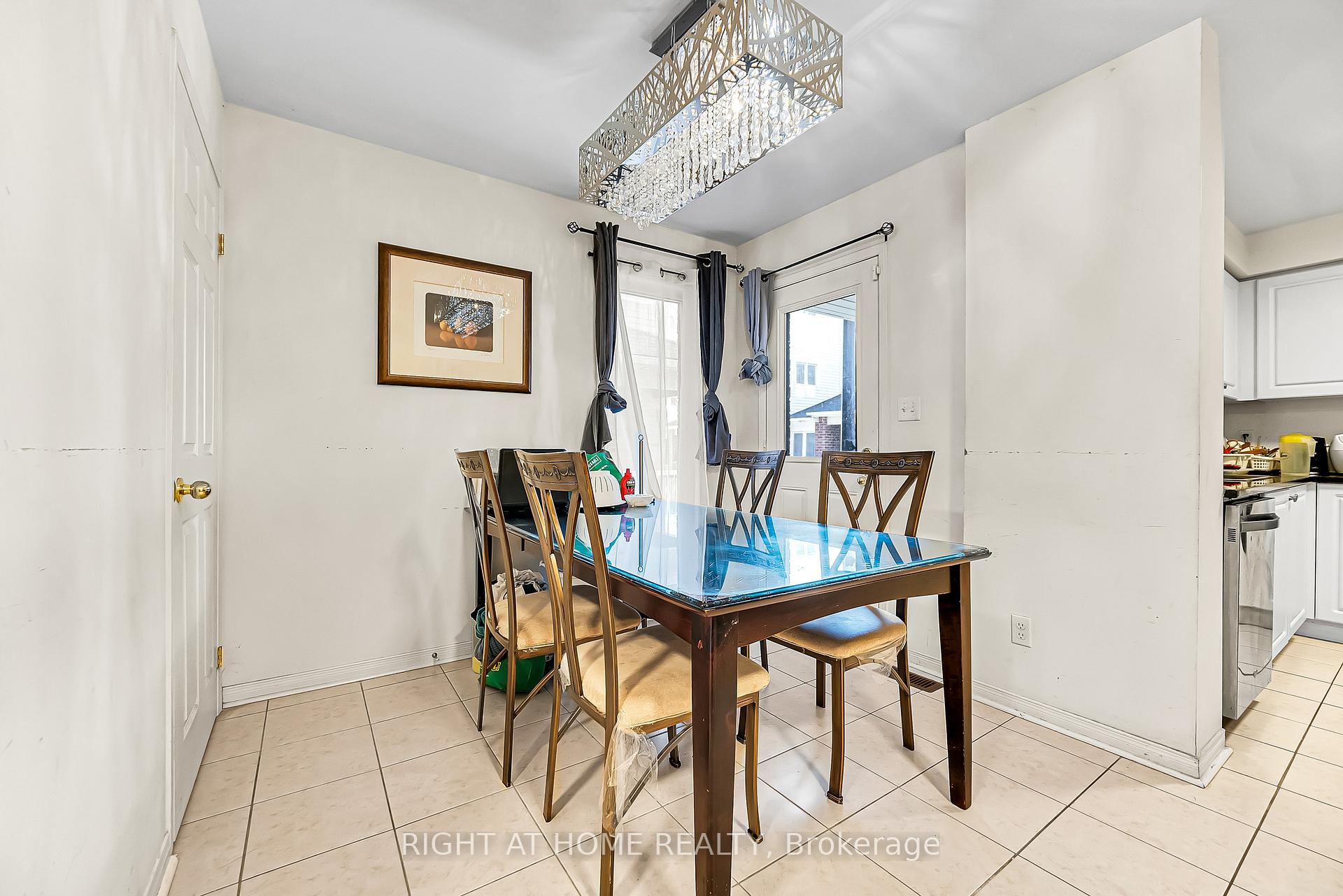 Photo 16 of 46 Odoardo Di Santo Circle, North York, Downsview-Roding-CFB — HOMEH